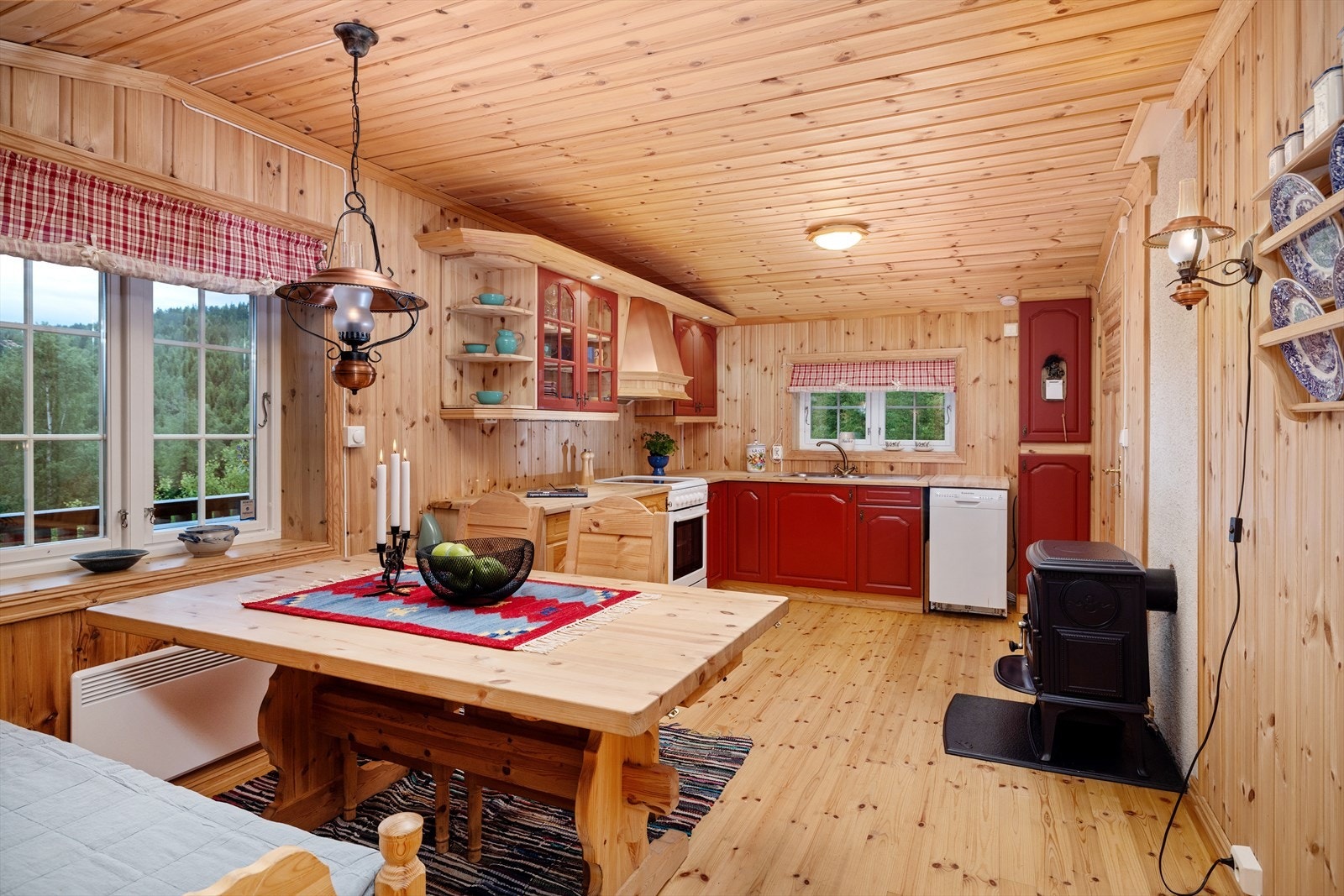 Peisovn på kjøkken for ekstra oppvarming om ønskelig. Galleribilde