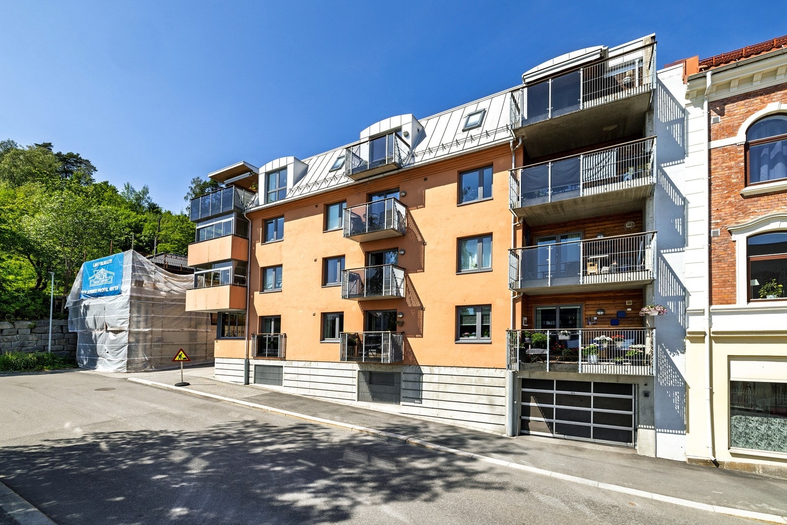 Leiligheten ligger i midten i høy 1. etg. Galleribilde