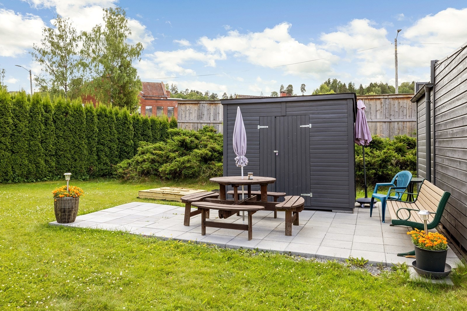 Fellesområder med benker og bord Galleribilde