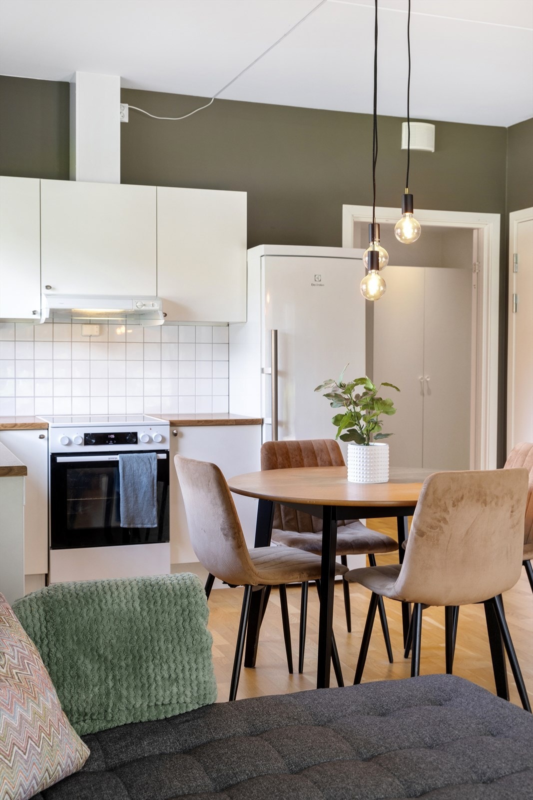 Hyggelig med spiseplass i tilknytning til kjøkkenet Galleribilde