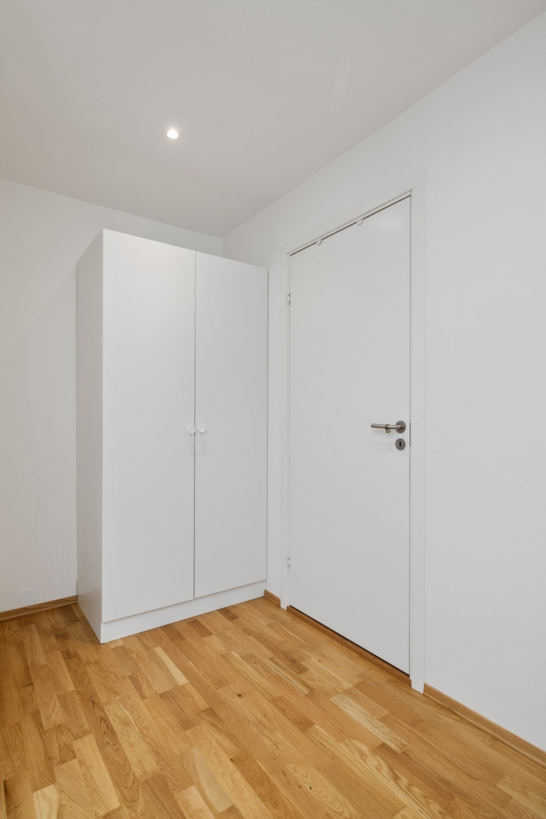 God garderobeplass og plass for entremøblement Galleribilde