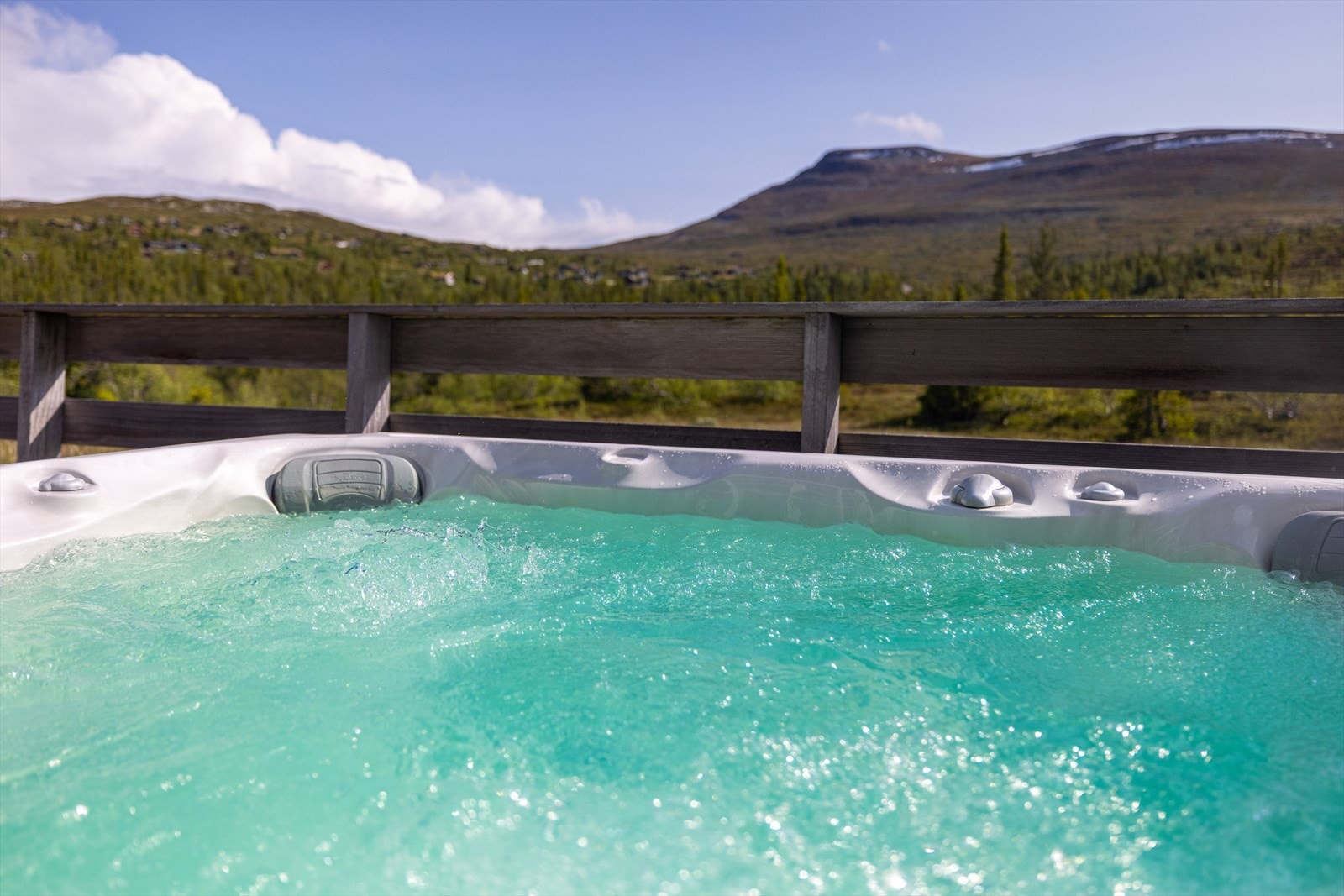 Her kan du nyte solrike dager i naturskjønne omgivelser Galleribilde