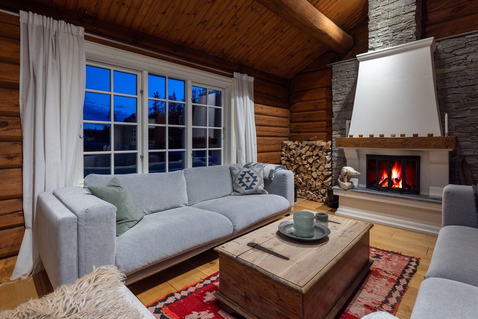 Her ligger alt til rette for hyggelige sammenkomster med familie og venner Galleribilde