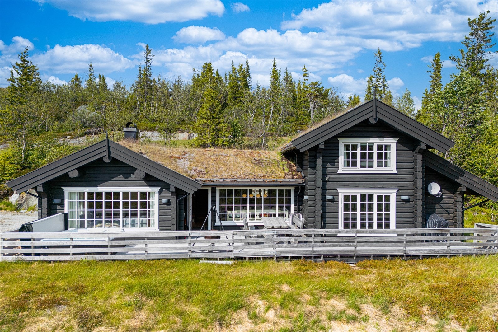 Laftehytta er bygget i 2013 Galleribilde