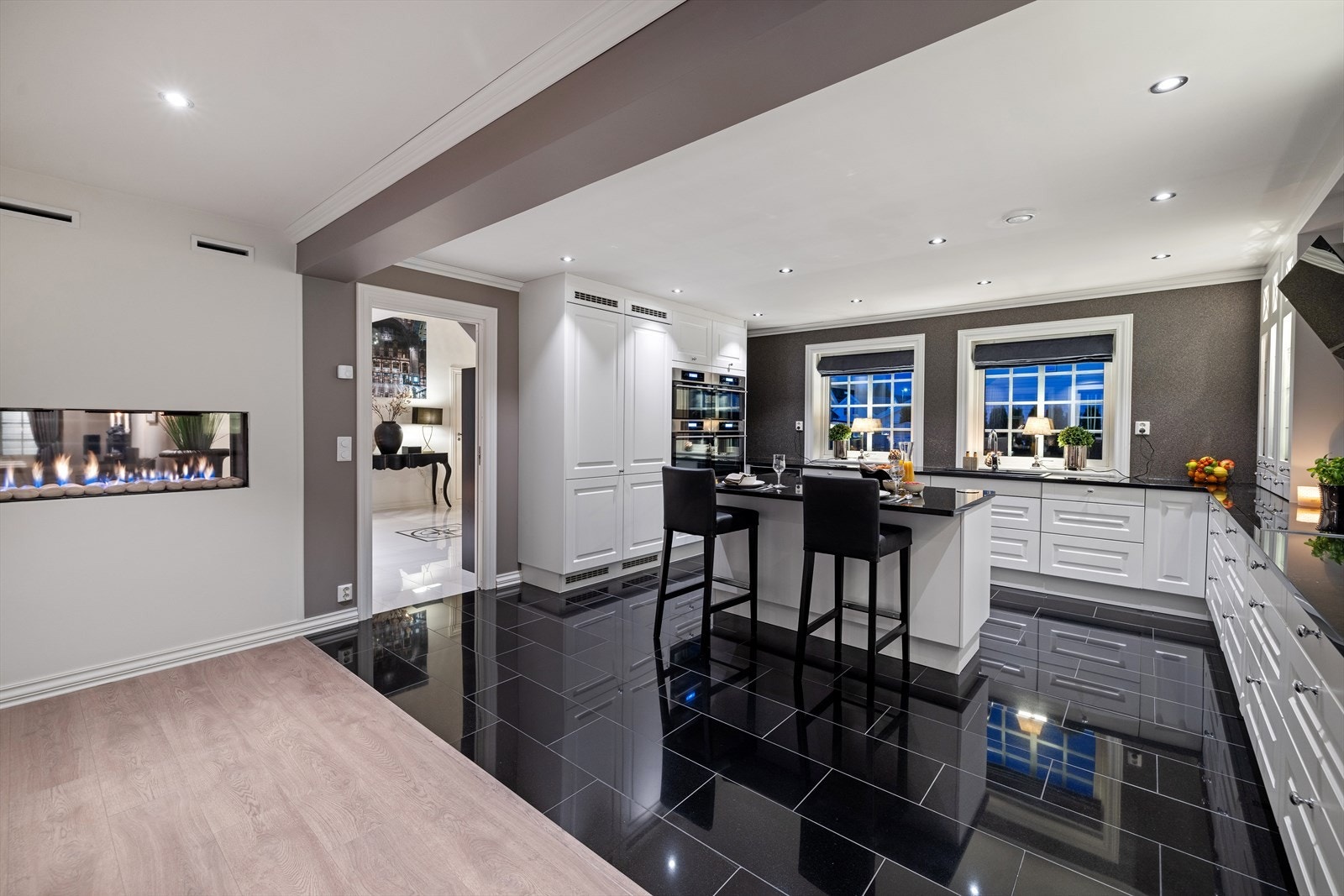 Til kjøkkenet er det adkomst fra hallen Galleribilde