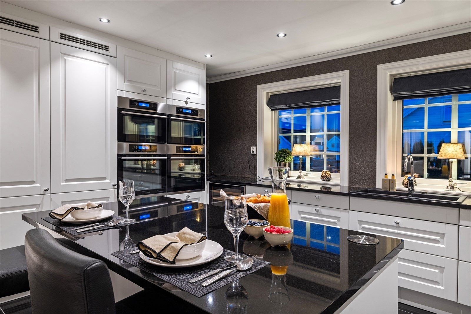 I gulvet er det varme. Nydelig på kalde morgner når kaffen traktes. Galleribilde