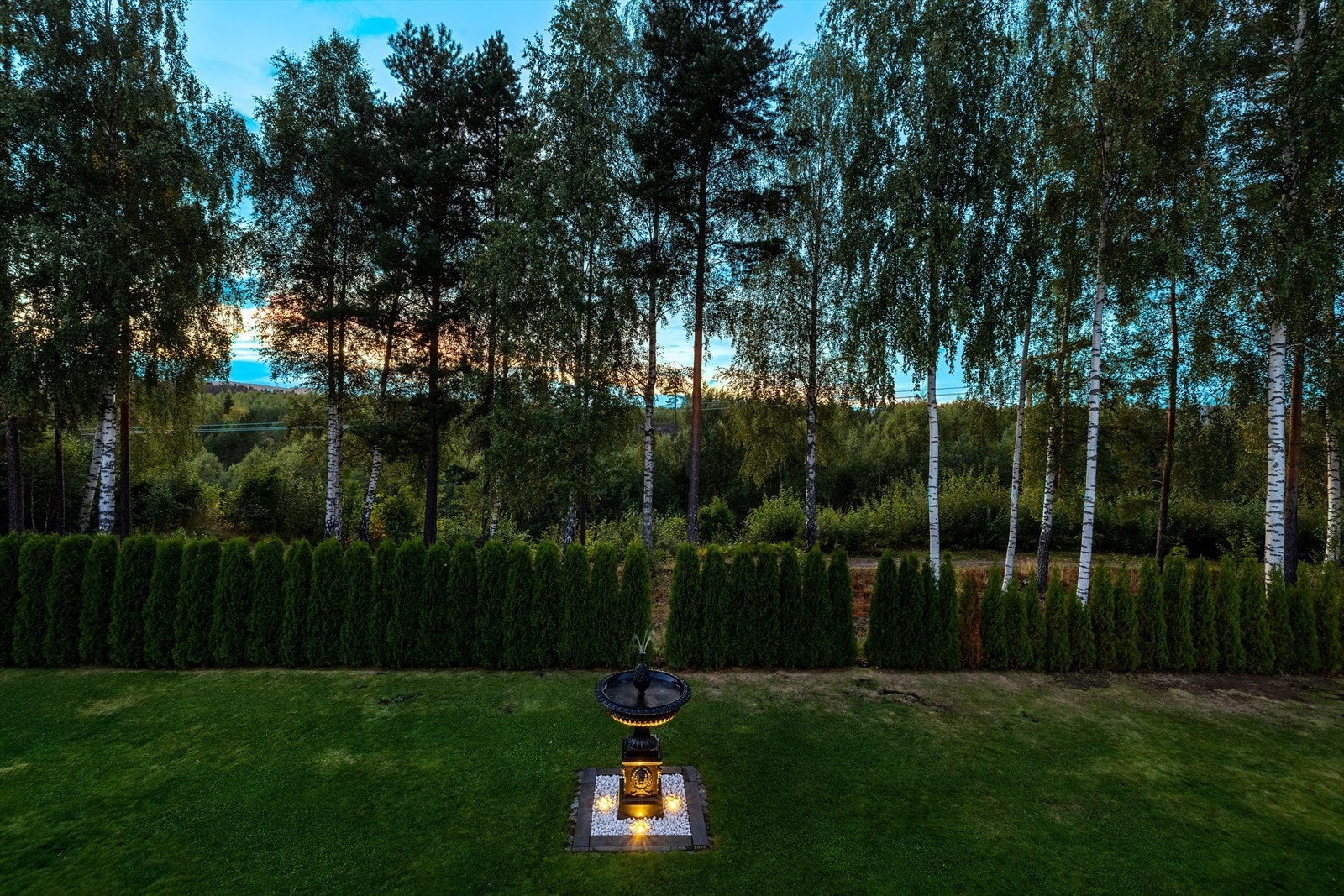 Her kan man sitte usjenert å nyte sene kvelder i solnegang. Galleribilde