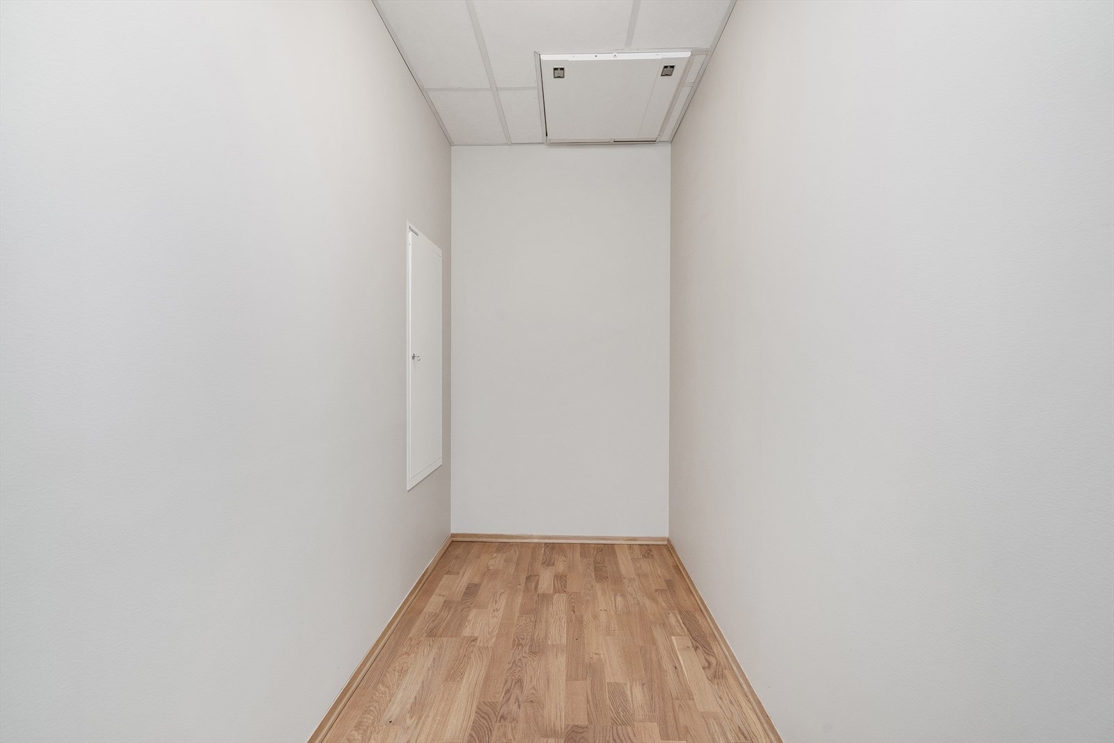 Leiligheten har praktisk innvendig bod, i tillegg til egen bod i kjeller. Galleribilde