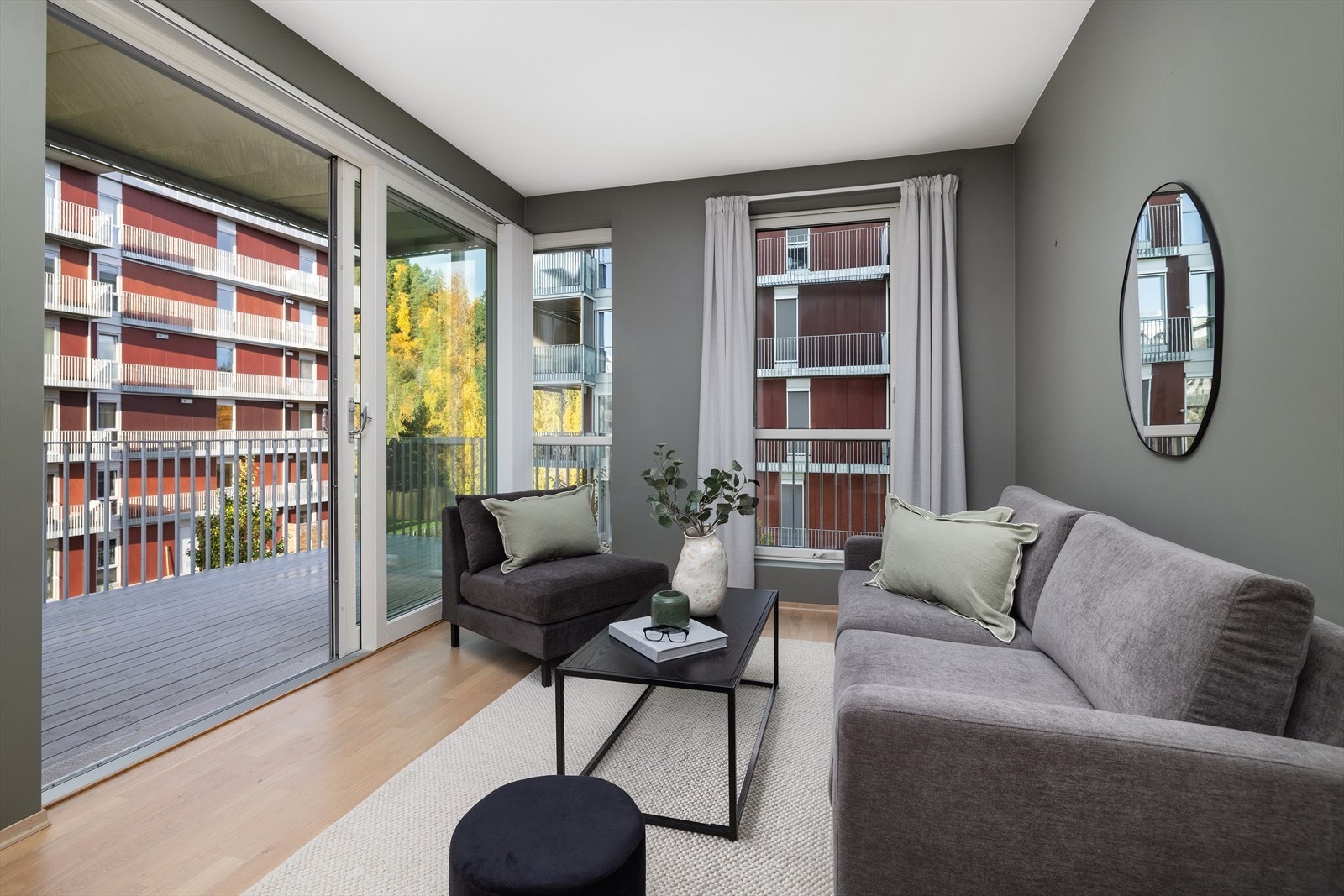 Hyggelig salong med utgang til terrassen. Galleribilde