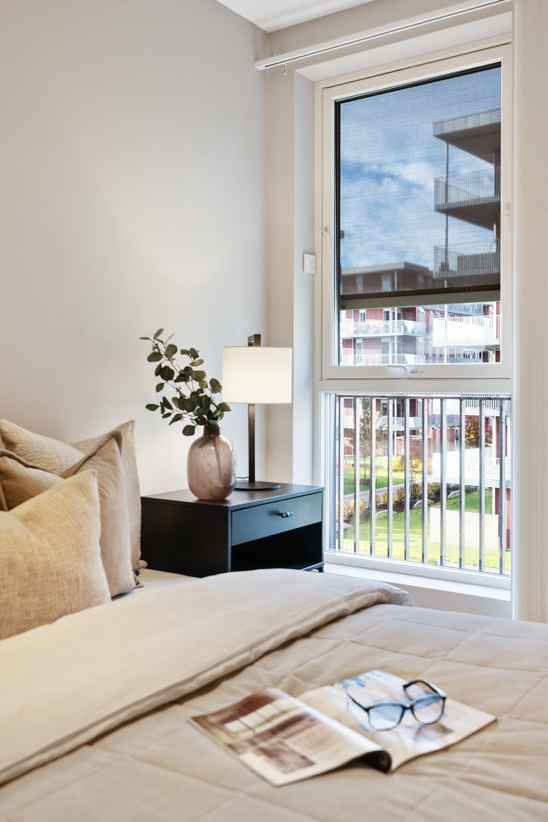 På vinduene i leiligheten er det utvendige screens. Galleribilde