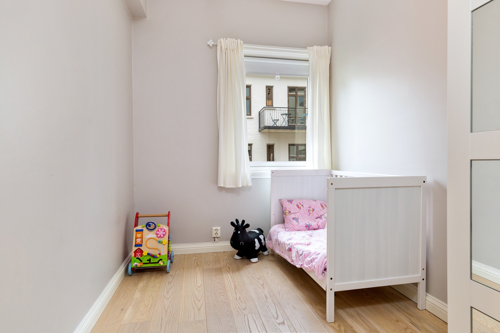 Soverom 2 - garderobeskap medfølger Galleribilde