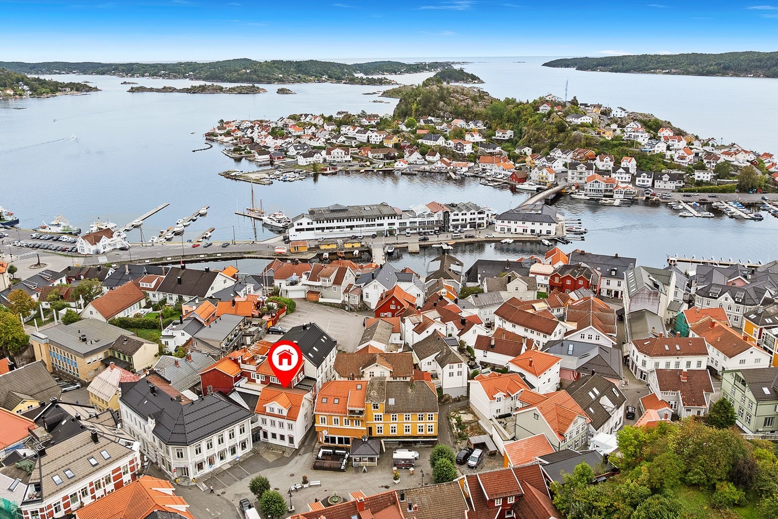 Eiendommen ligger meget sentralt til i Kragerø sentrum Galleribilde