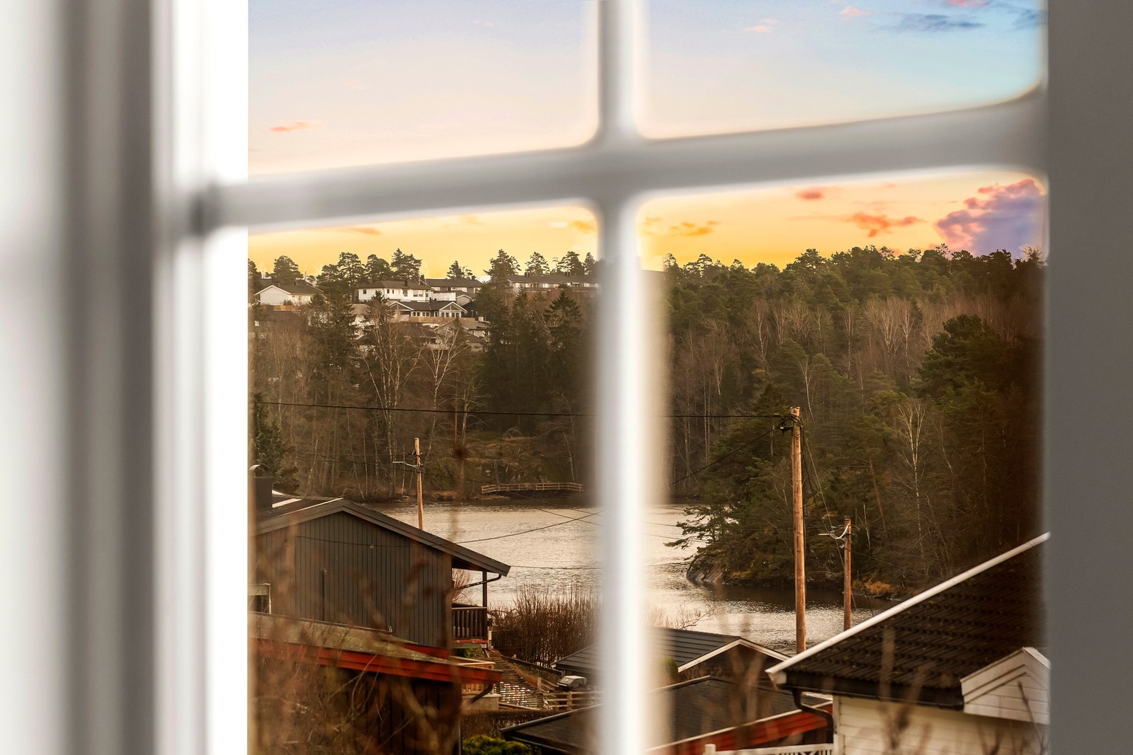 Koselig utsyn fra vinduene. Galleribilde