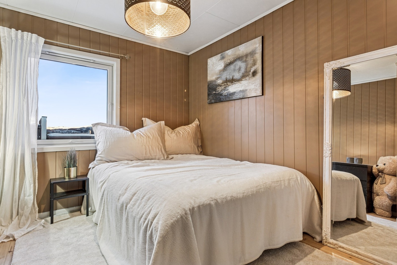 Det er totalt 3 soverom på hhv. 11 kvm, 9,5 kvm og 8,5 kvm. Galleribilde