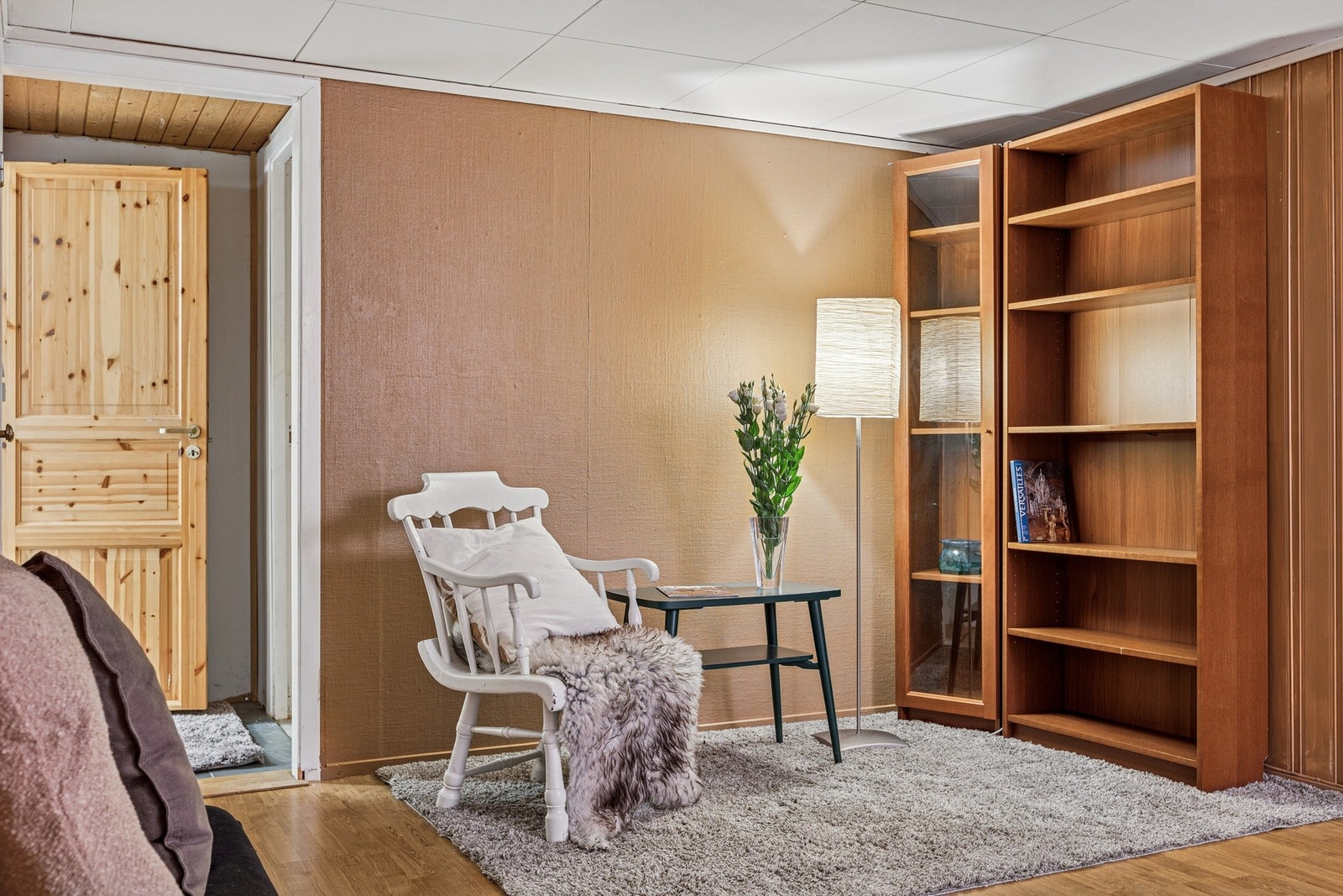 Kjelleren består av gang, 3 boder, trapperom og bad/vaskerom. Galleribilde