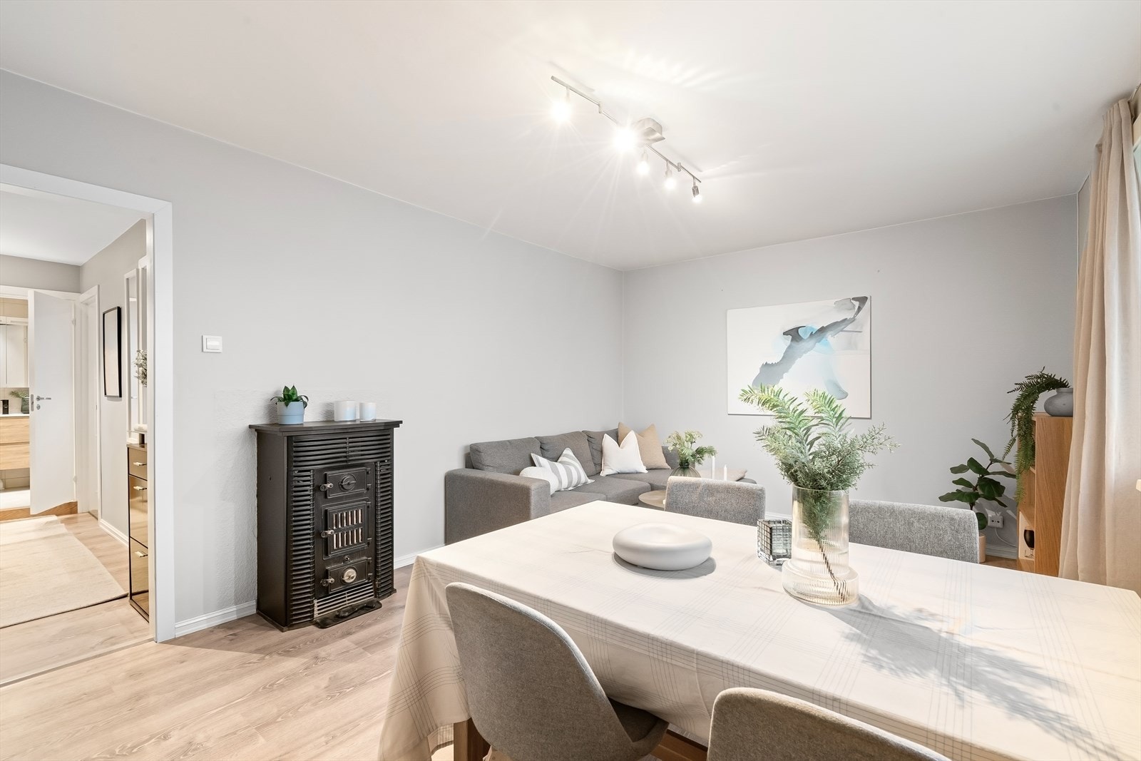 Helsparklede overflater og malt i 2022. Galleribilde