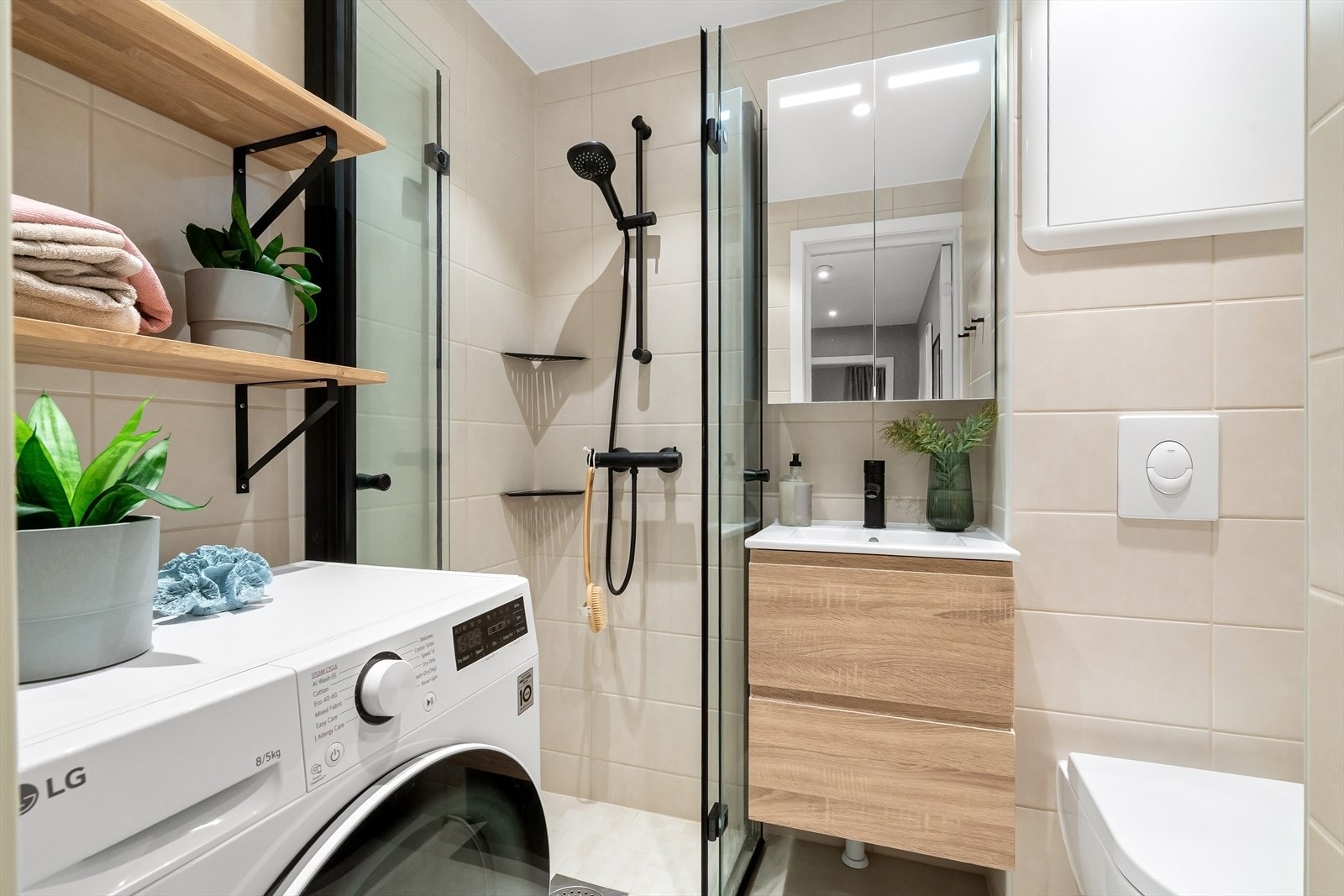 Nytt og delikat bad, rehabilitert i regi av borettslaget i 2024. Galleribilde