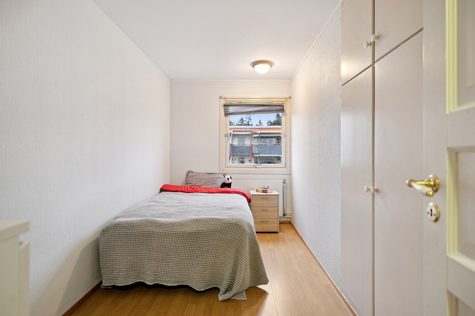 Også her er det plass til garderobeløsning for effektiv oppbevaring. Galleribilde