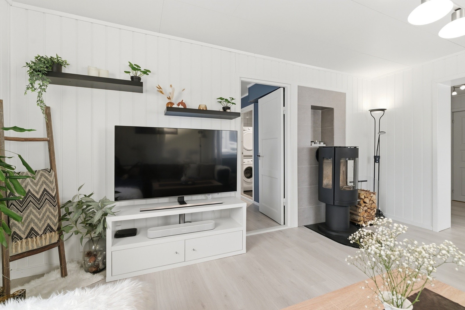 Lys og åpen stue med god møbleringsfrihet. Galleribilde