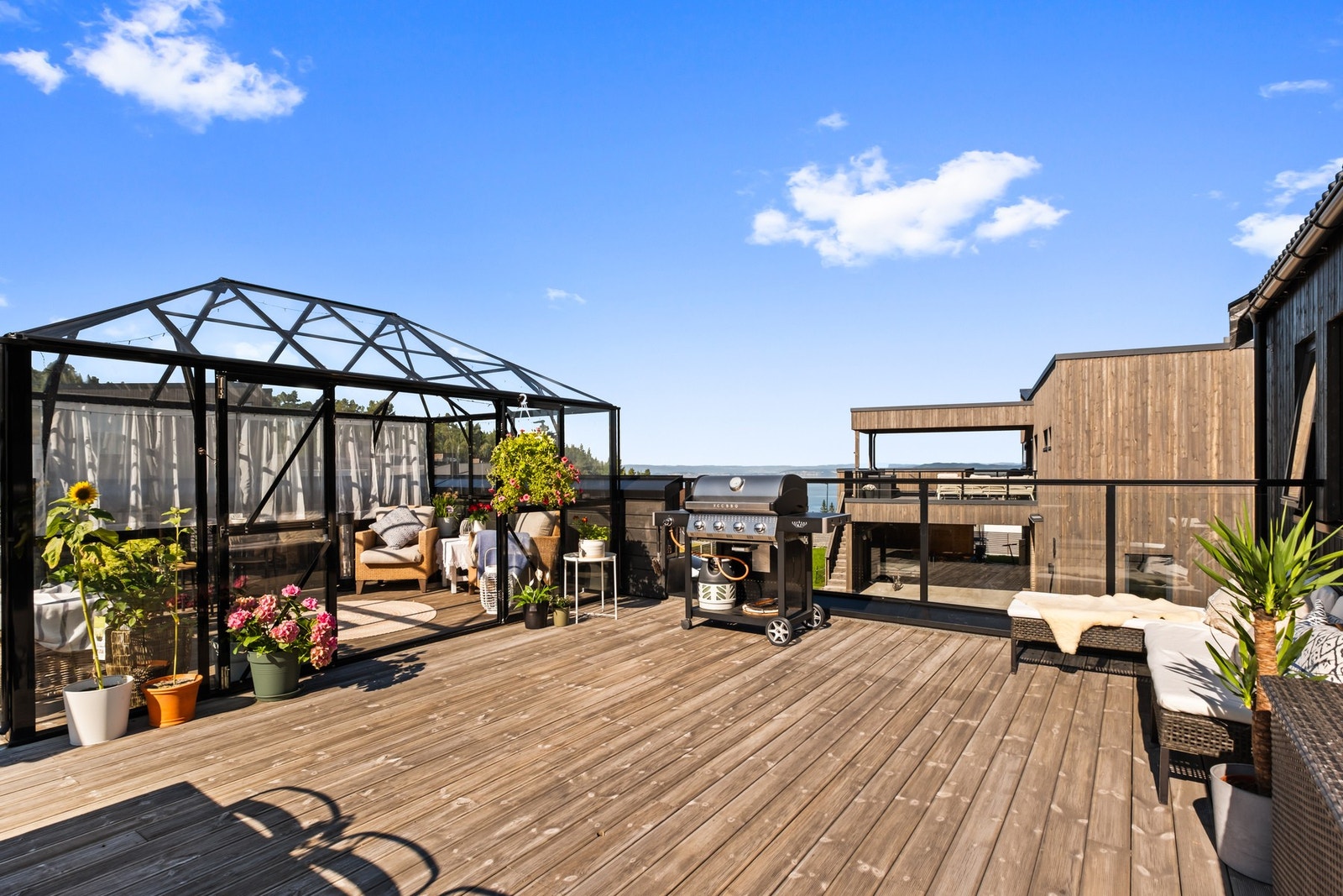 Fra veranda har du gode sol- og utsiktsforhold. Galleribilde