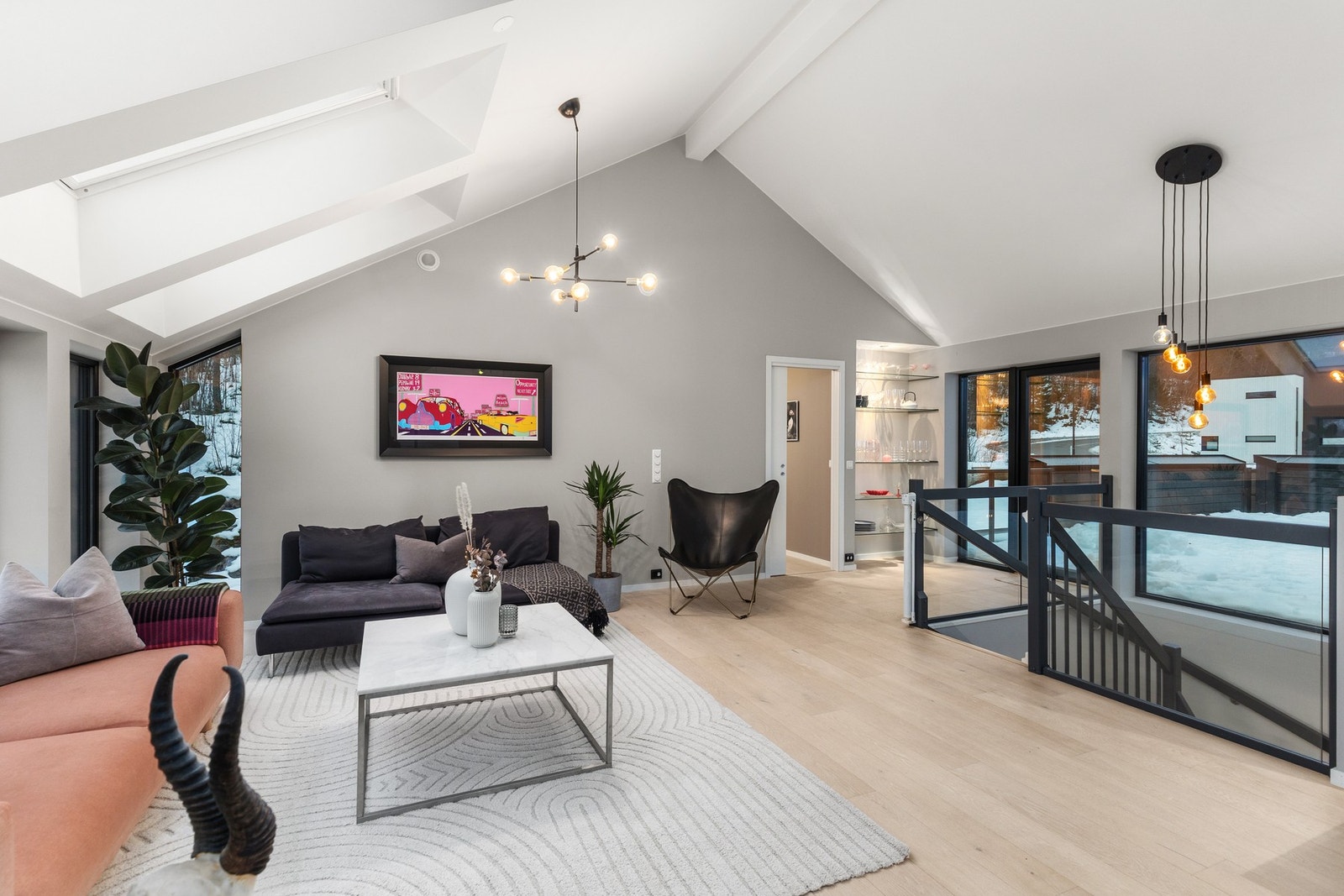 Fra stuen har du utgang til stor veranda på 57 kvm. Galleribilde