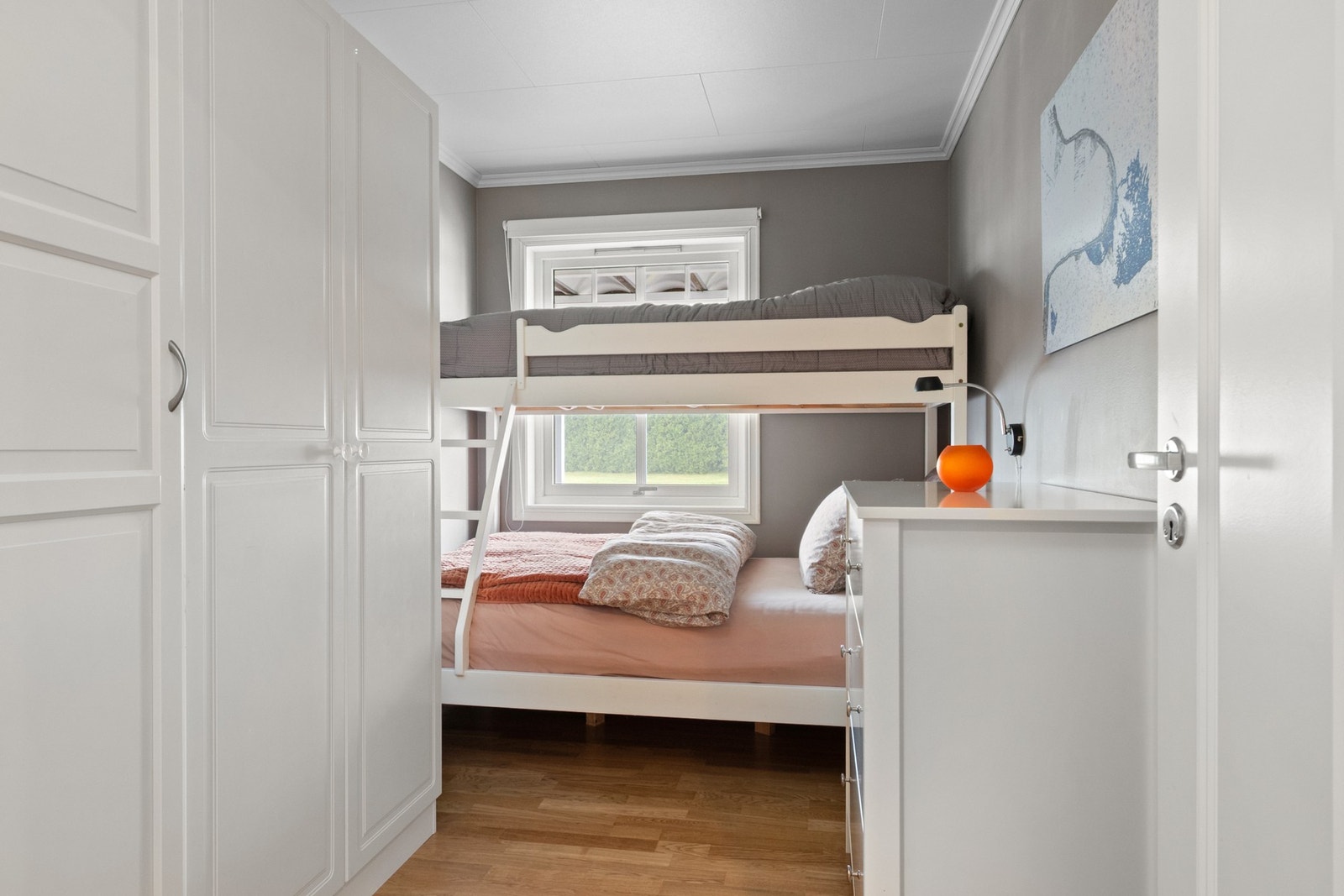 Soverom II - romslige skap medfølger Galleribilde