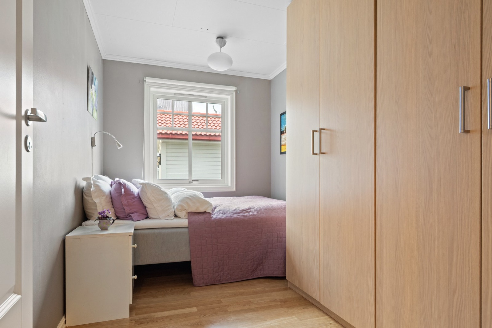 Soverom III - romslige skap medfølger Galleribilde