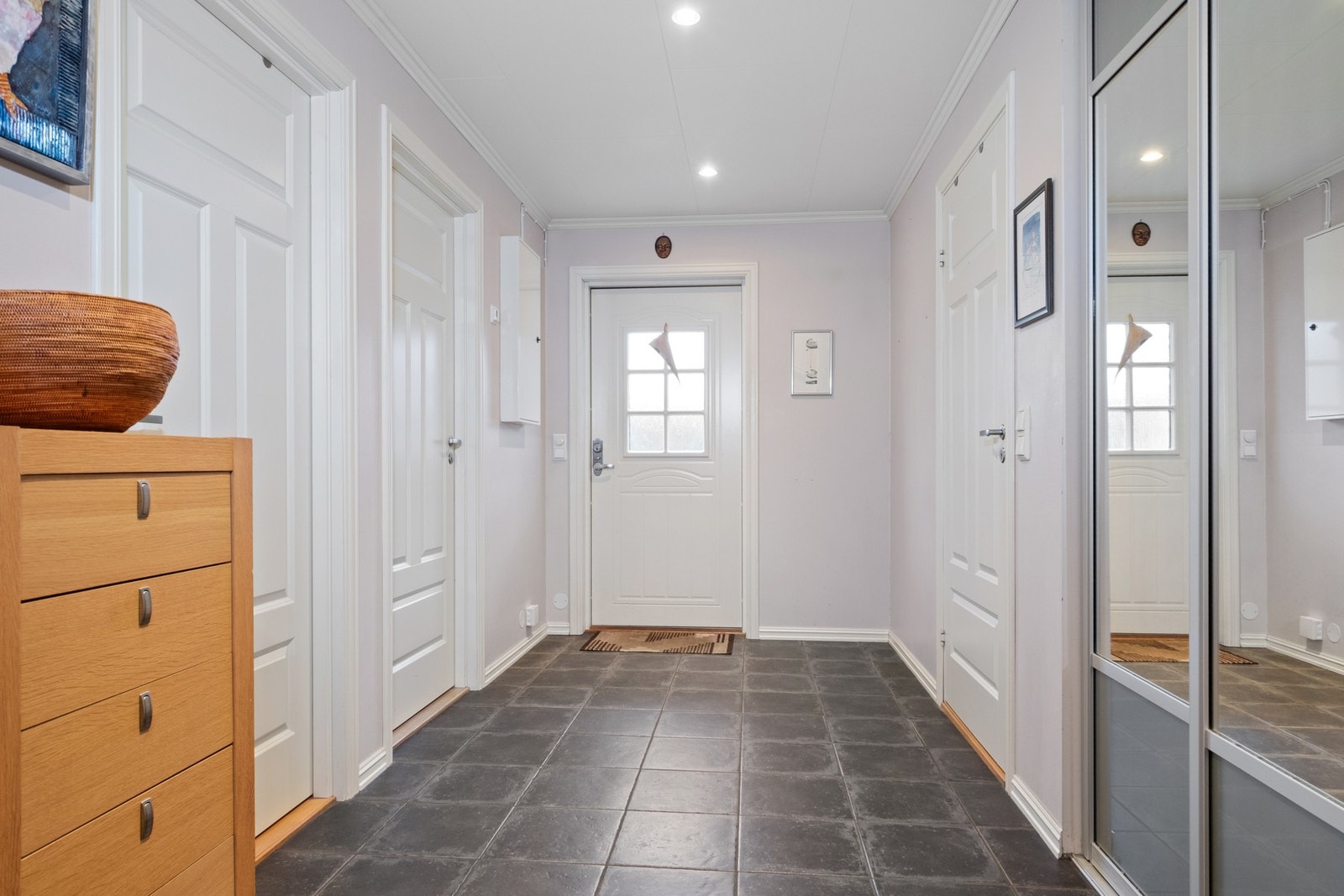 Vi tar turen ned til første etasje Galleribilde