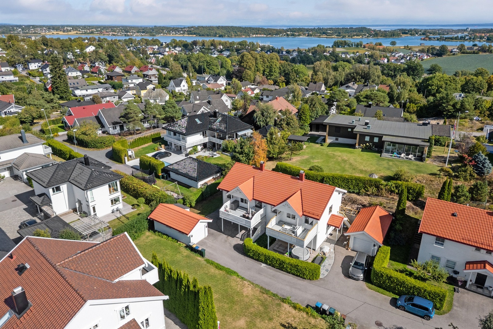 Boligen ligger innerst i en blindvei i et rolig og barnevennlig nabolag Galleribilde