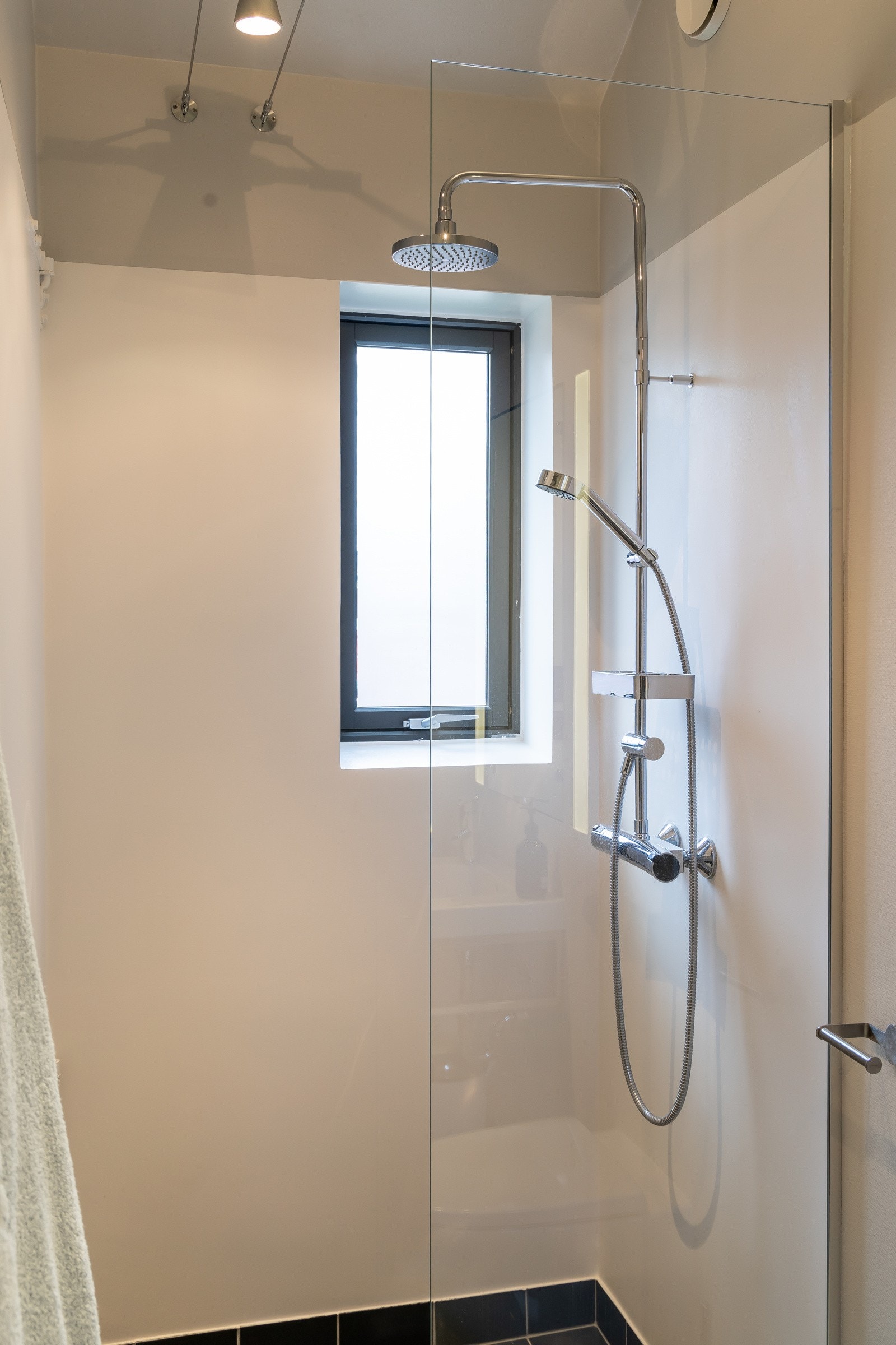 Dusjsone på hovedbadet. Galleribilde