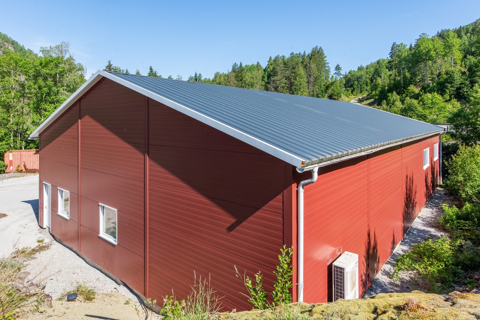 Verkstedet/redskapshuset er bygd i 2012 og er på 375 kvm Galleribilde