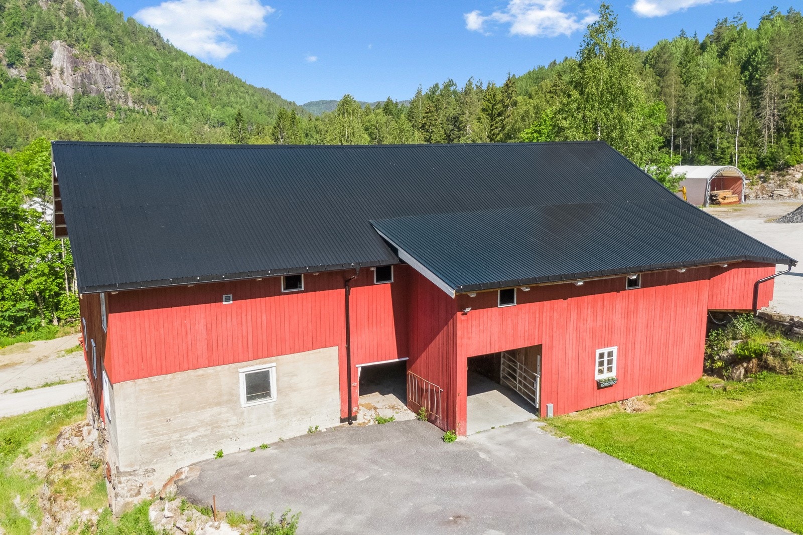 Den gamle drifsbygningen er i relativt god stand sett alder i betrakning, og har blant annet et nyere tak Galleribilde