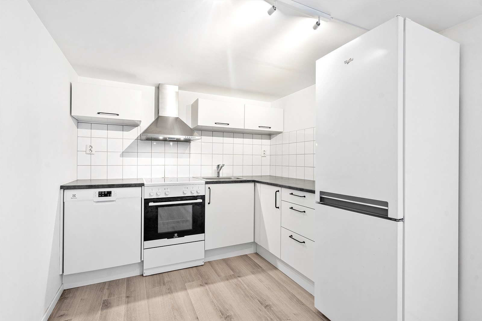 Eget kjøkken i underetasjen. Hvitevarer medfølger etter avtale. Galleribilde