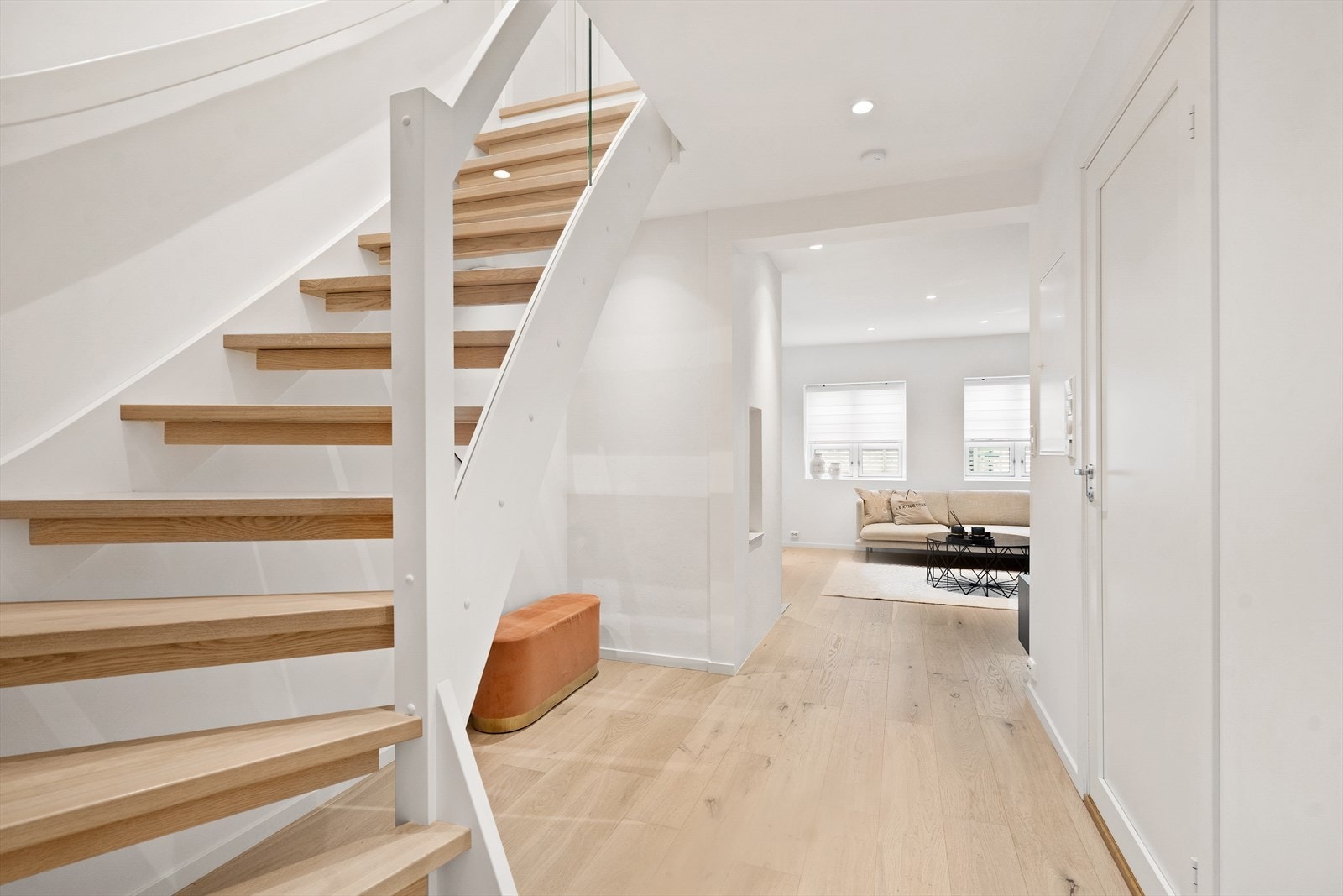 Hall m/trappeløp Galleribilde