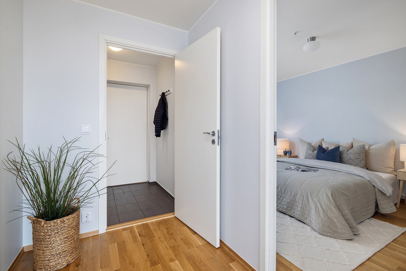 Flislagt entré med vannbåren varme Galleribilde