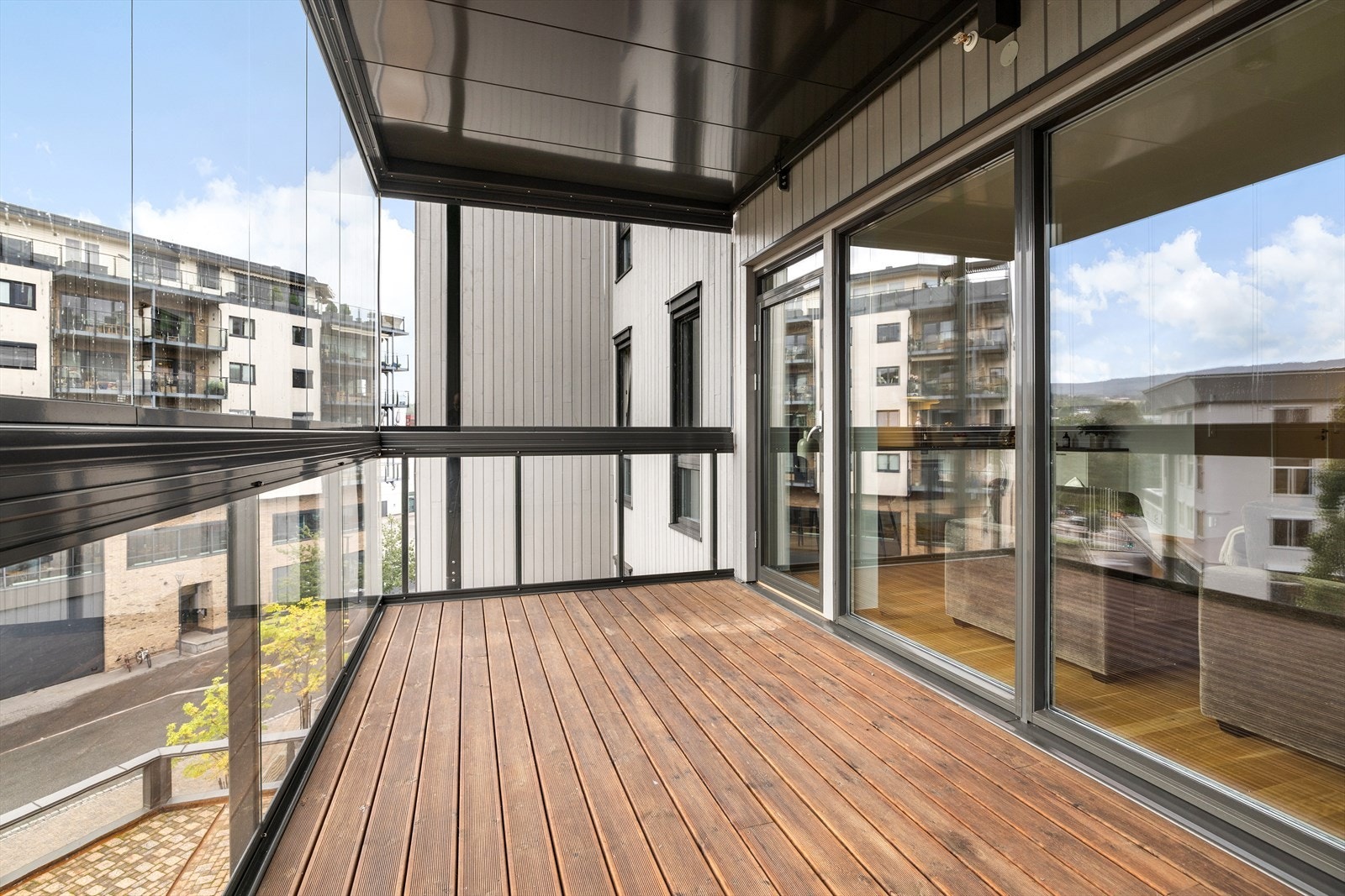 Stor innglasset balkong Galleribilde