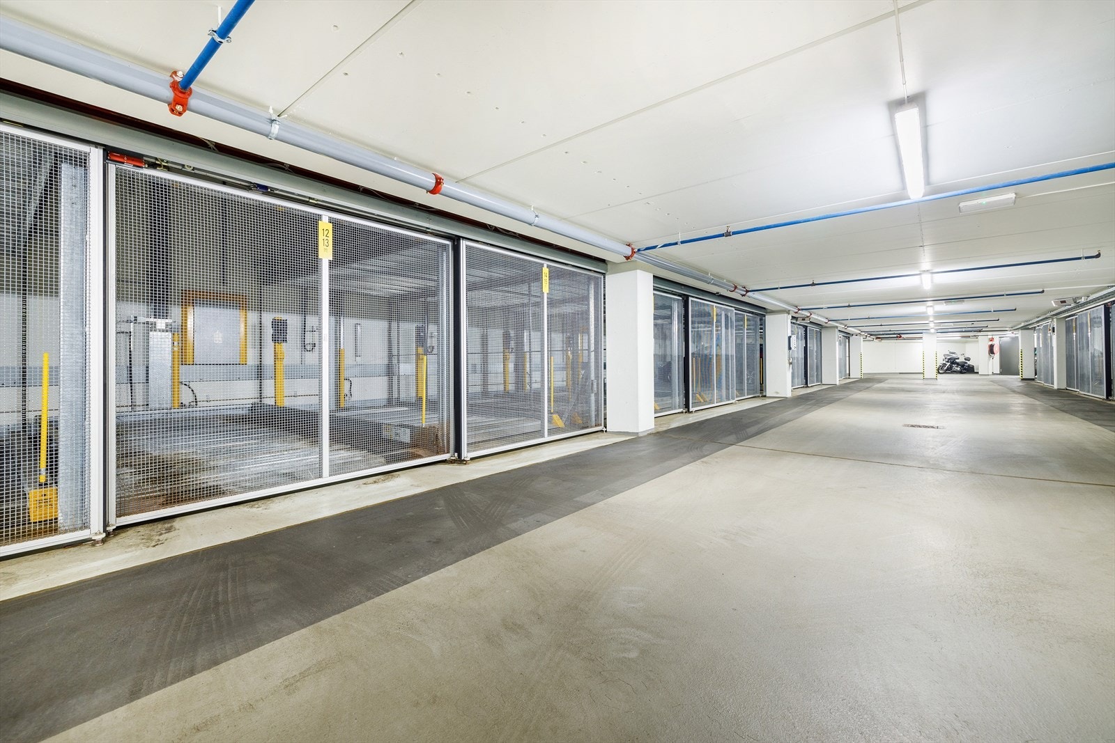 Garasje i byggets kjeller Galleribilde