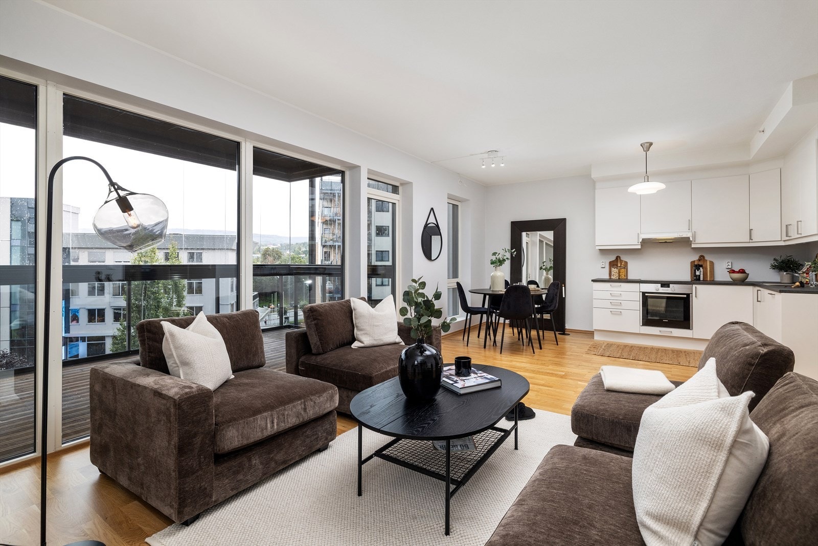 Velkommen til attraktive og populære Brutorget! Foto: Normann Foto AS v/Morten Normann Larsen Galleribilde