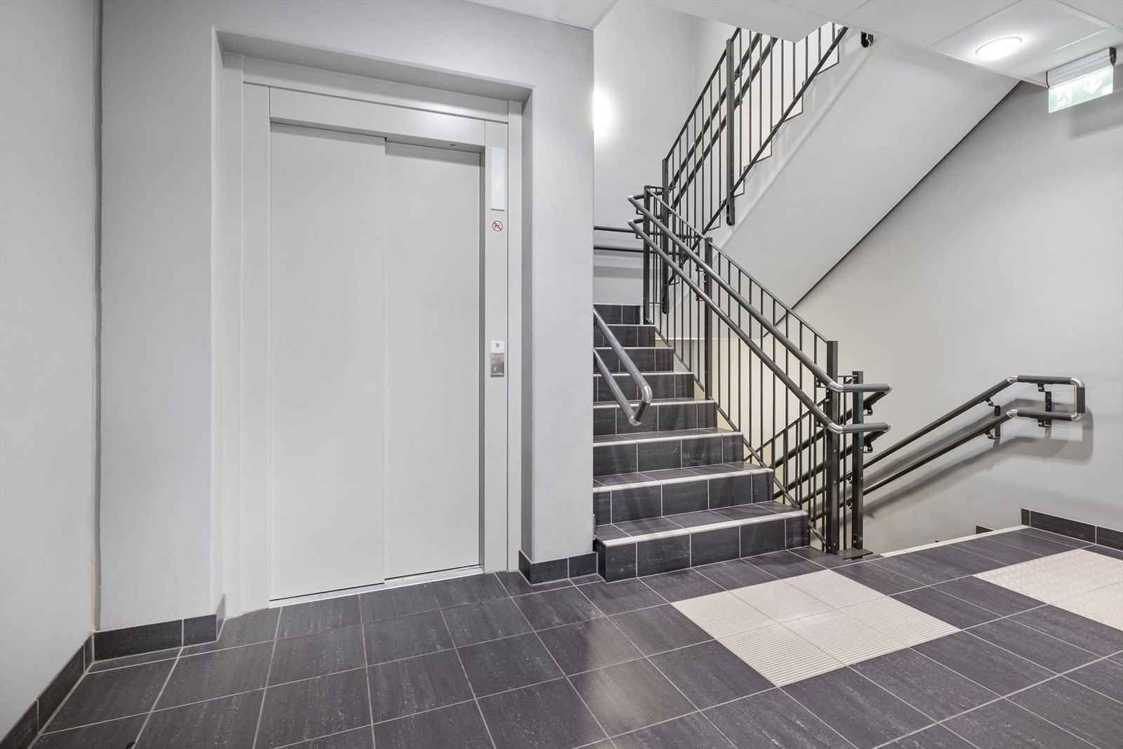 Det er heis opp til 4. etasje Galleribilde