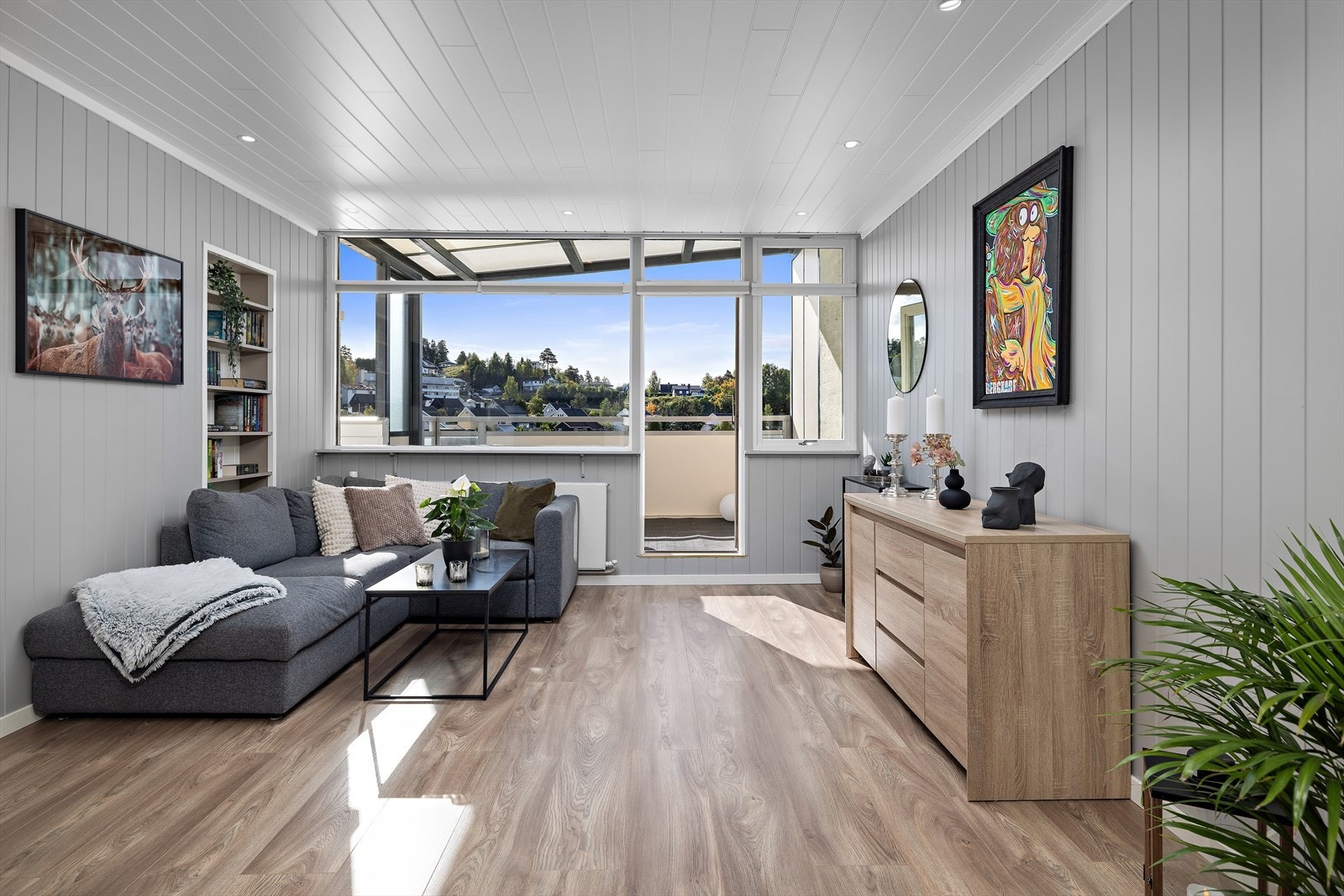 Stuen har flere møbleringsmuligheter Galleribilde