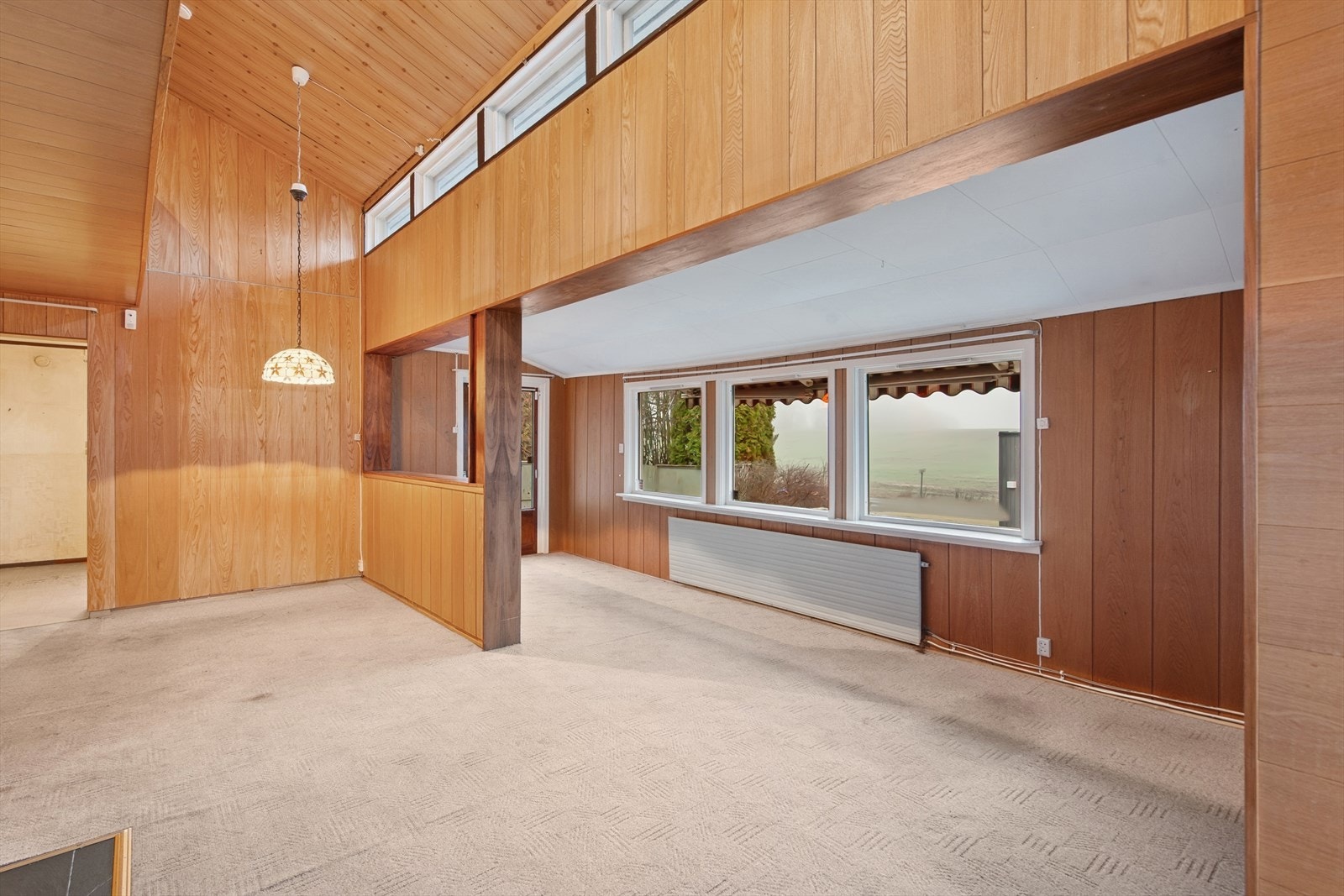 Velkommen inn til stuen som har god plass og byr på gode innredningsmuligheter. Galleribilde