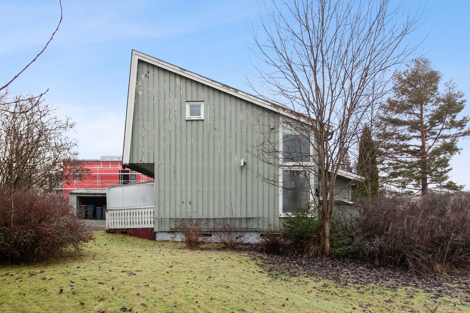 Boligen ligger i rolig område i nedre Bekkelaget med kort gangavstand til Vikasenteret, med matbutikk, frisør, kafè, klesbutikk, apotek, legesenter og fysioterapeut. Galleribilde