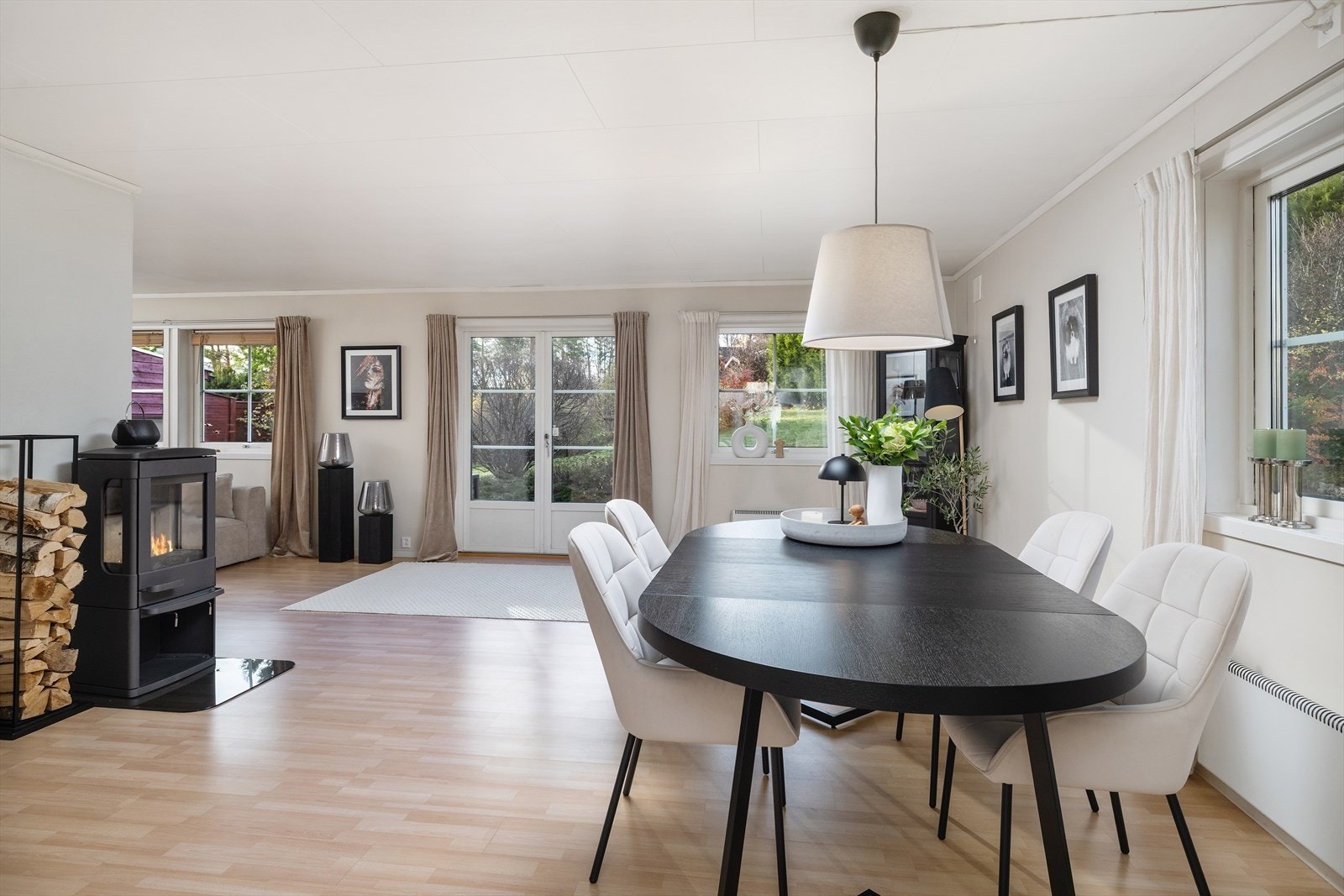 Peisovn i stuen - fint plassert Galleribilde