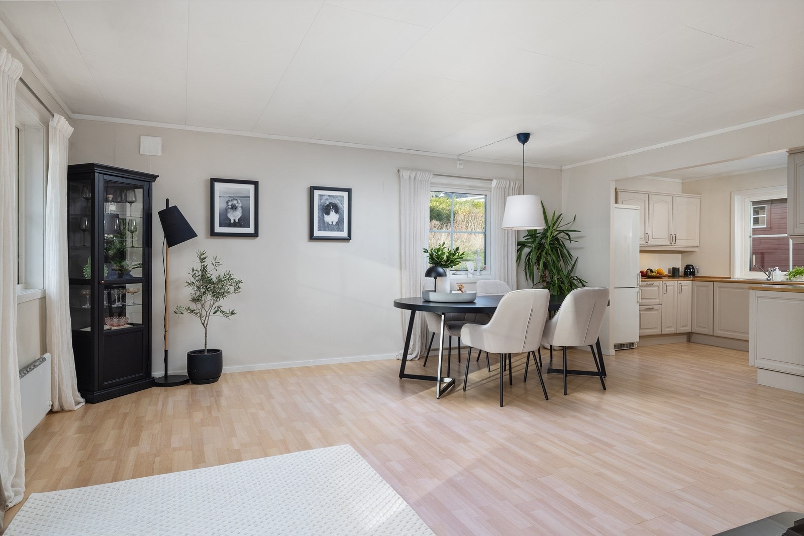 Flere møbleringsmuligheter i den store stuen Galleribilde