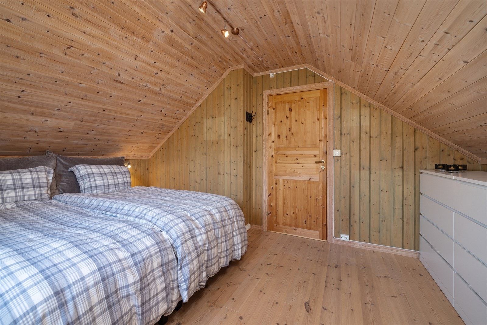 Tregulv og panelte vegger Galleribilde