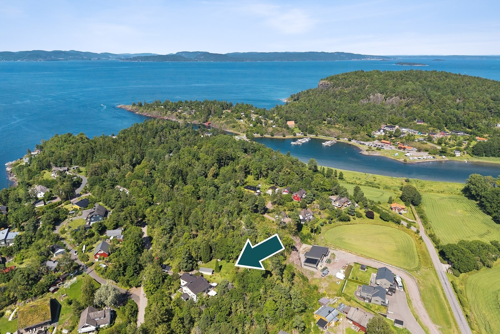 Her får du nærhet til flotte turområder, kystlandskap og rekreasjonsmuligheter som inviterer til friluftsliv året rundt. Galleribilde