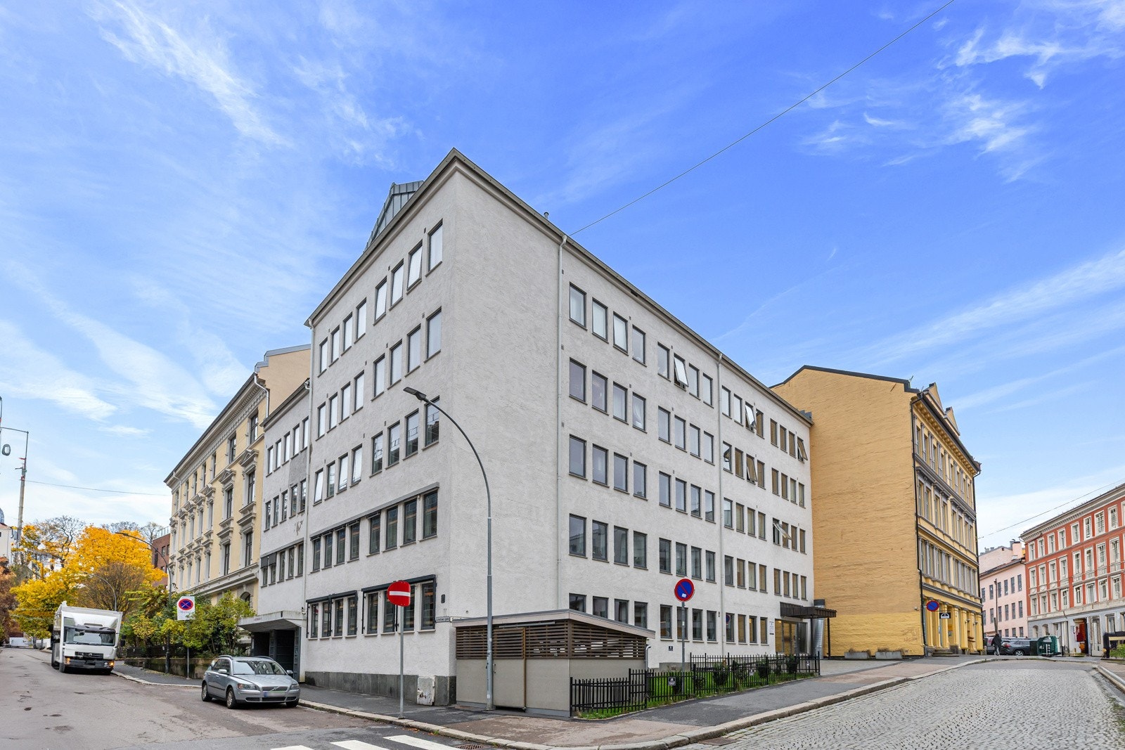 Eiendommen ligger i et urbant, populært og særdeles sentralt boligområde i Homansbyen i Oslo Galleribilde