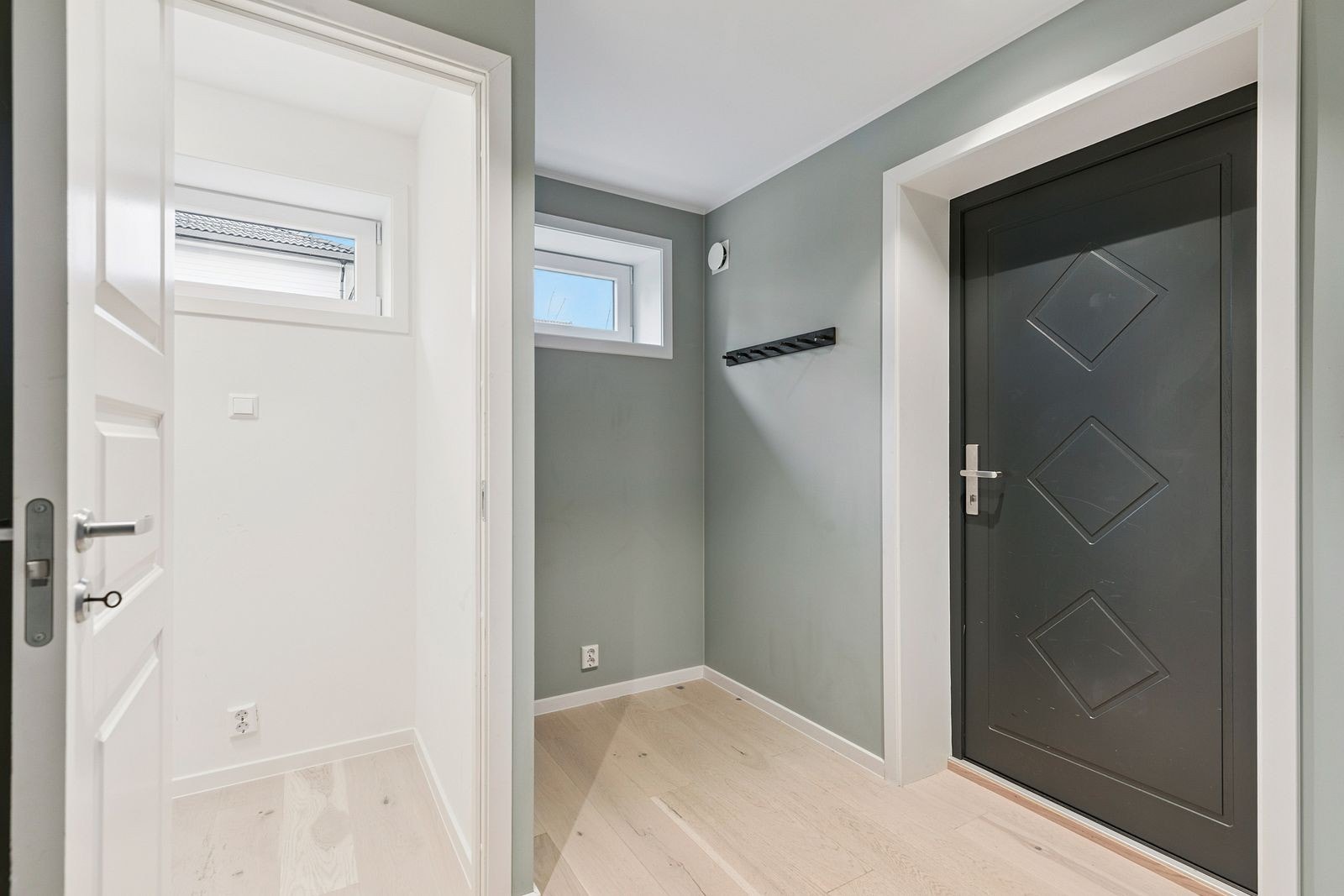 Velkommen inn! Entre med innvendig bod Galleribilde