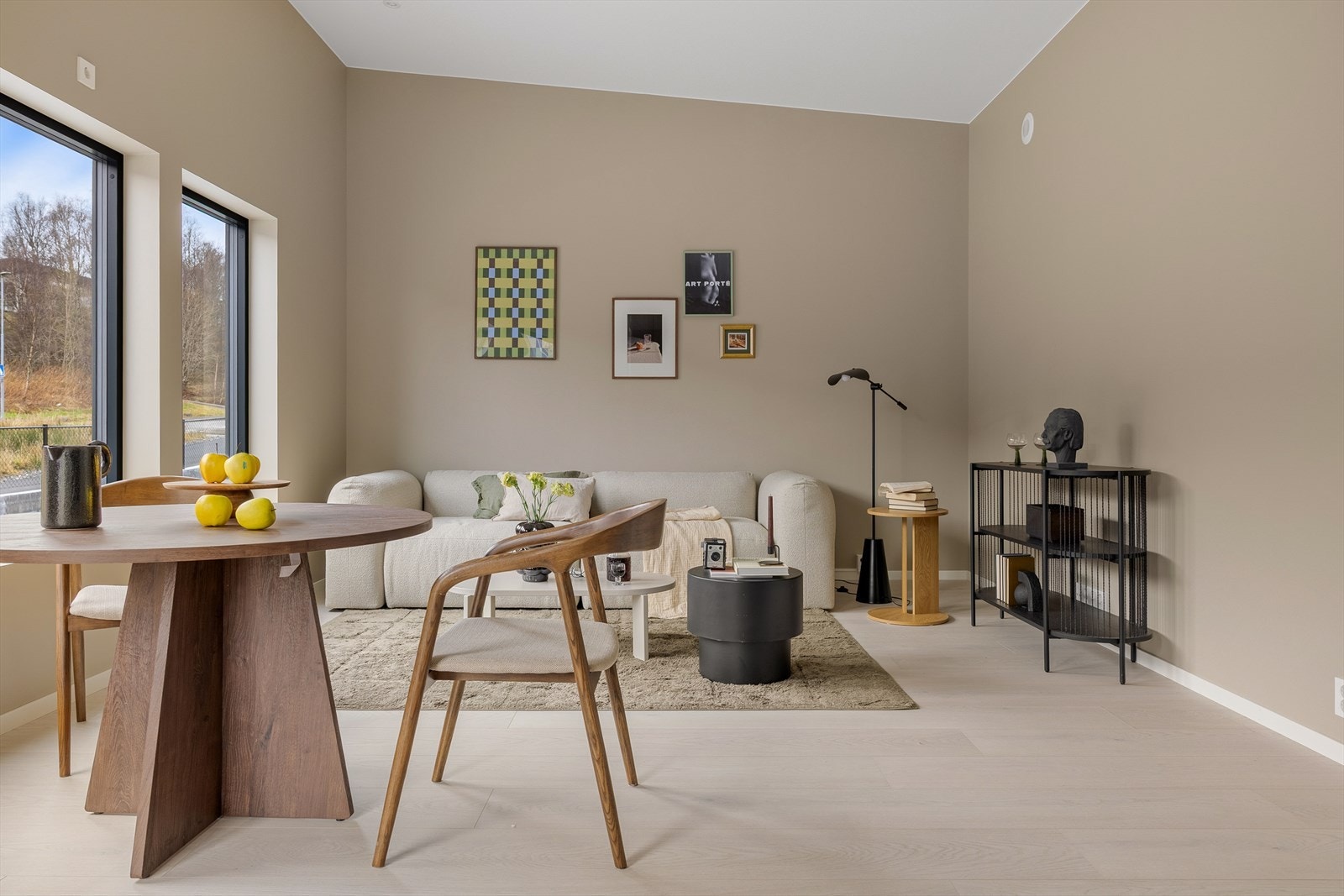 Dette er en moderne og gjennomført bolig fra 2025 med høy standard. Galleribilde