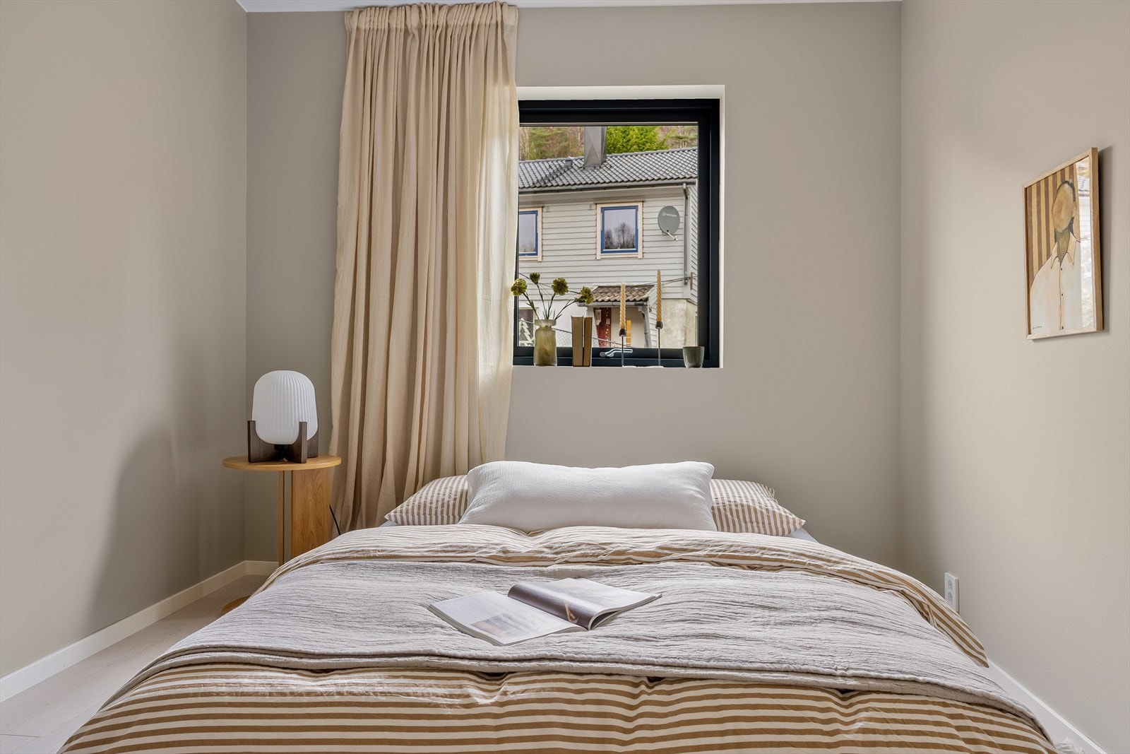 Med 3 soverom kan man enkelt innrede rommene etter behov og ønske. Galleribilde